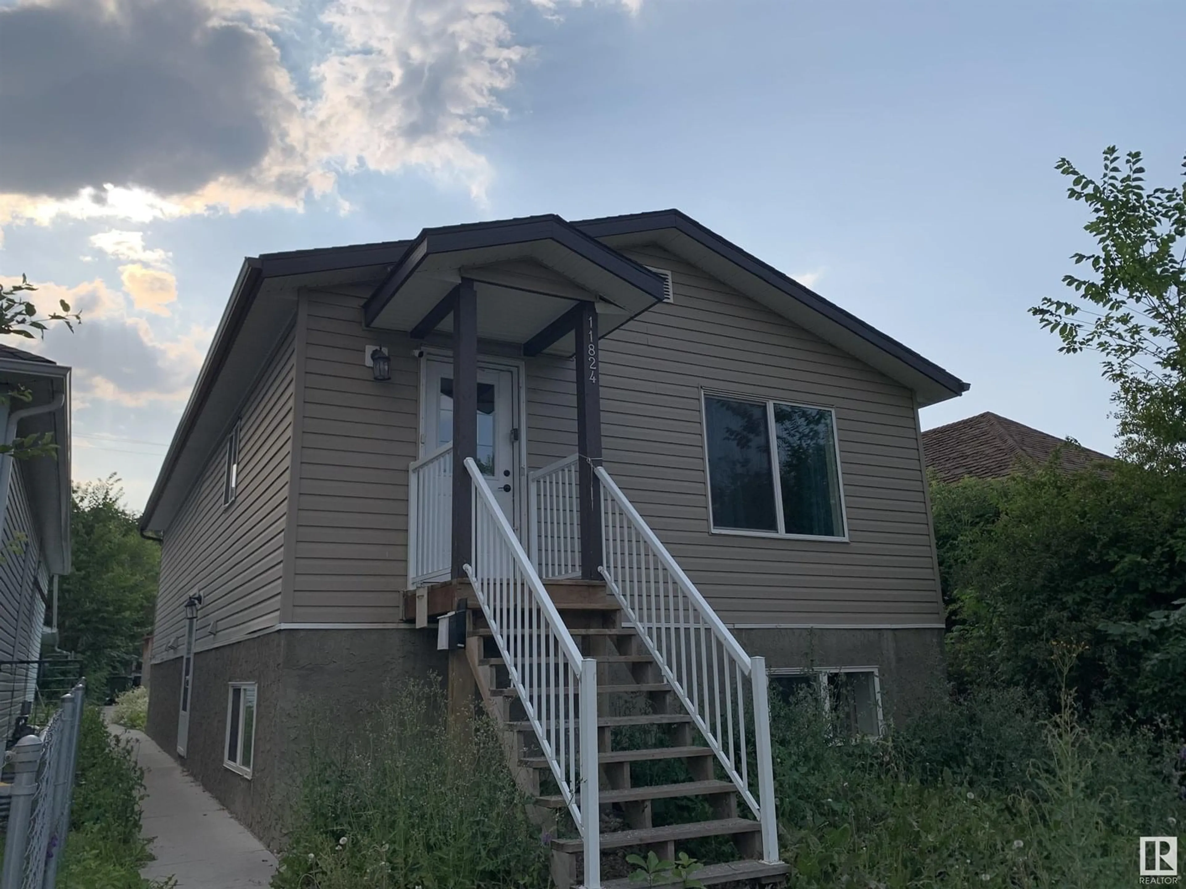 Home with vinyl exterior material, unknown for NW - 11824 93 ST, Edmonton Alberta T5G1E3