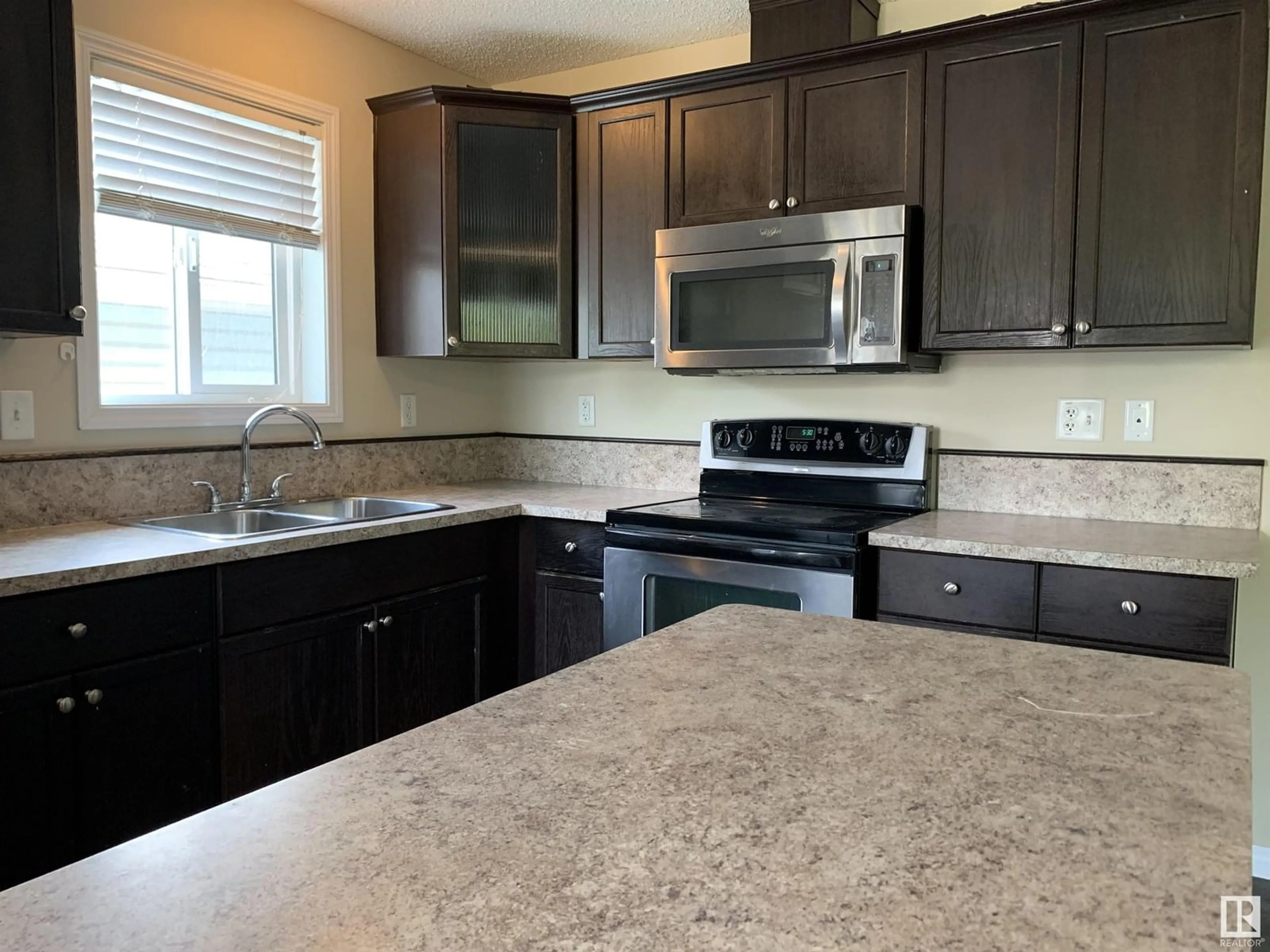 Open concept kitchen, ceramic/tile floor for NW - 11824 93 ST, Edmonton Alberta T5G1E3