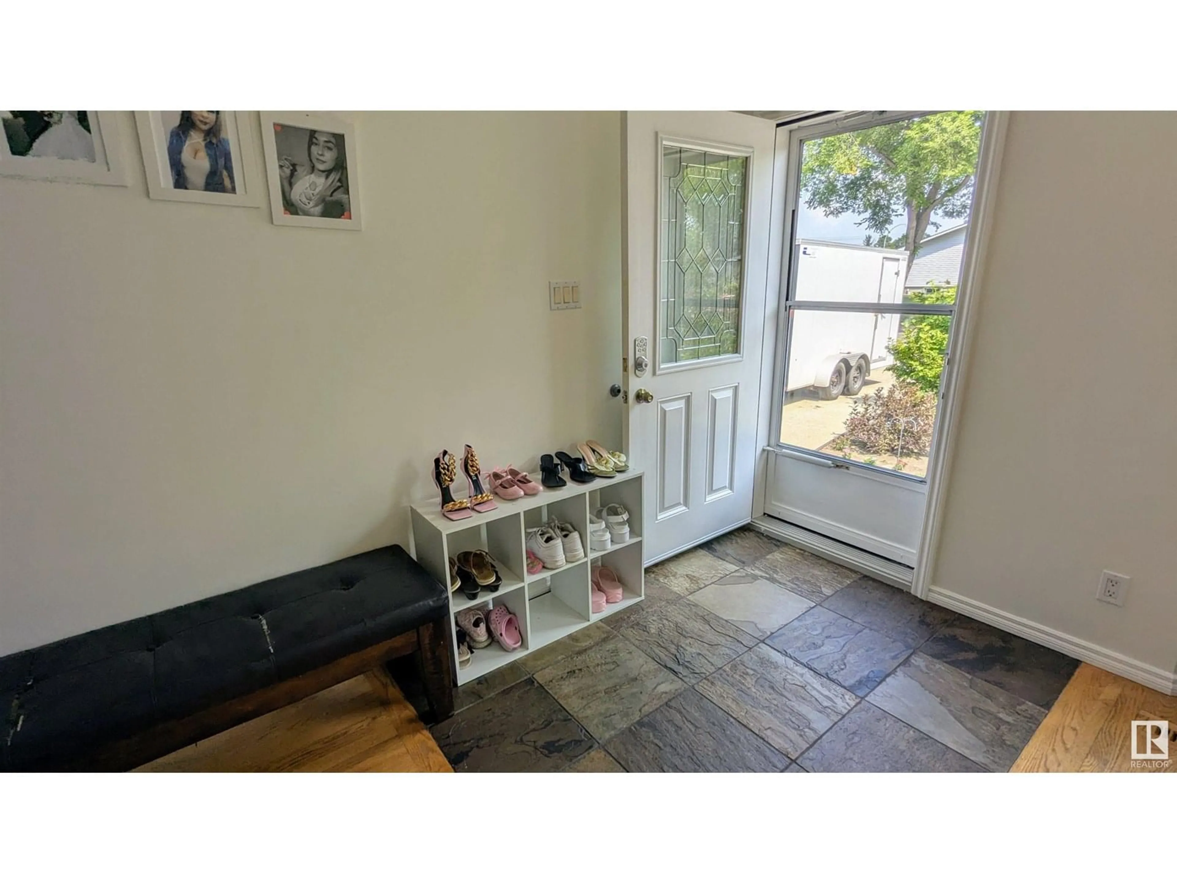 Indoor entryway for 13316 116 ST, Edmonton Alberta T5E5H7