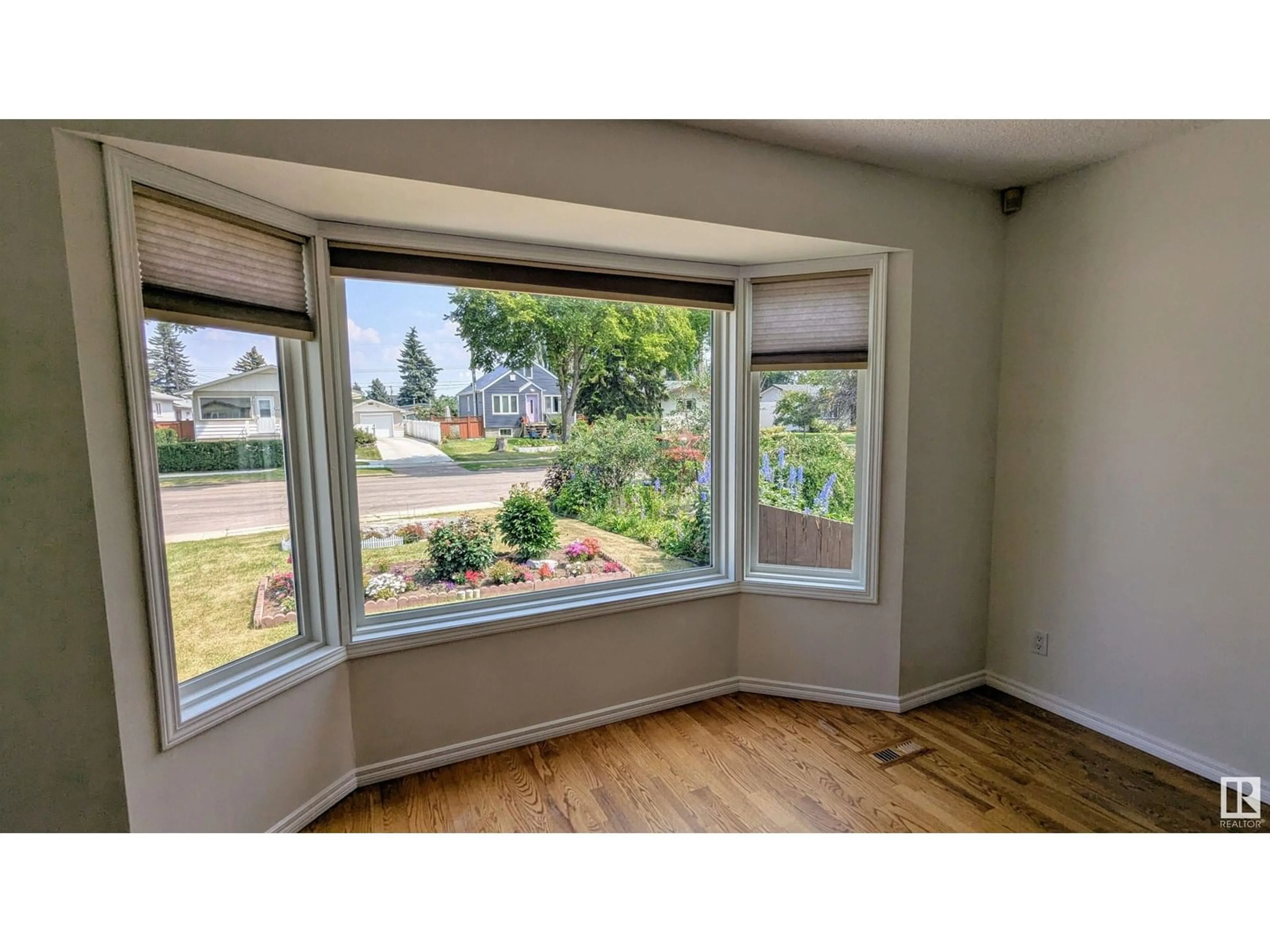 A pic of a room for 13316 116 ST, Edmonton Alberta T5E5H7