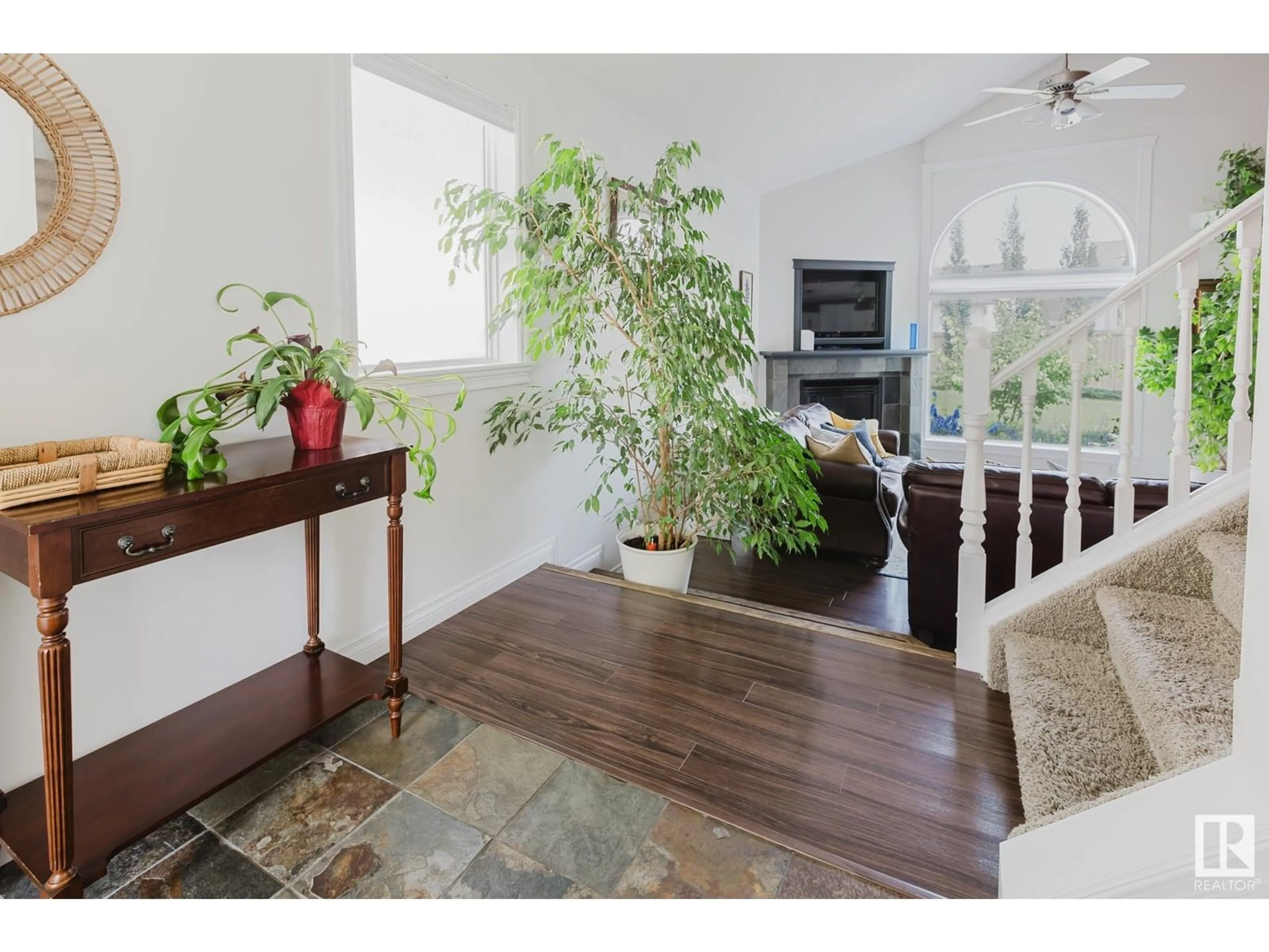 Indoor entryway for NW - 829 116A ST, Edmonton Alberta T6J6Z8