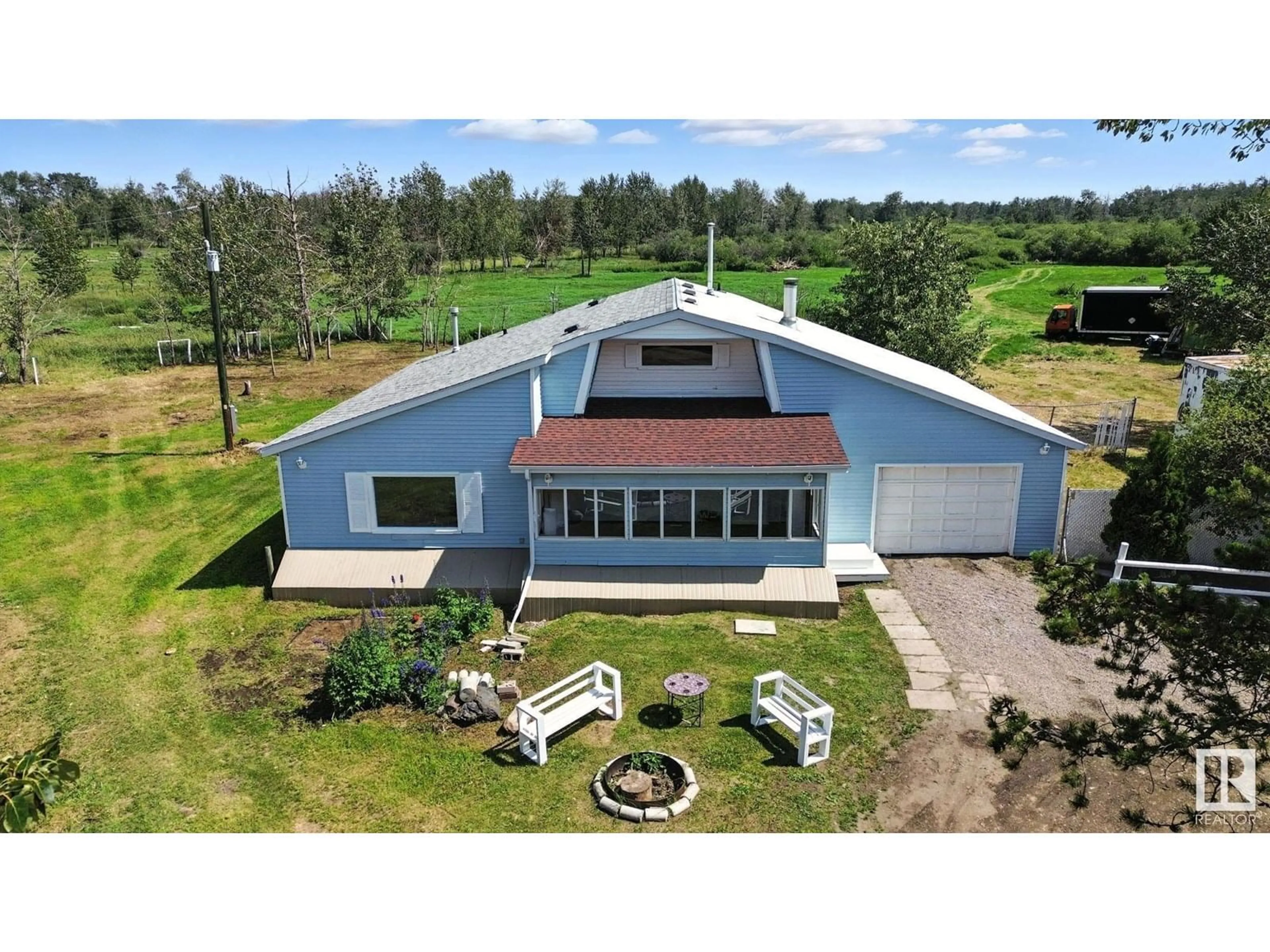 A pic from outside/outdoor area/front of a property/back of a property/a pic from drone, building for 51019 RGE ROAD 273, Rural Parkland County Alberta T7Z1Z7