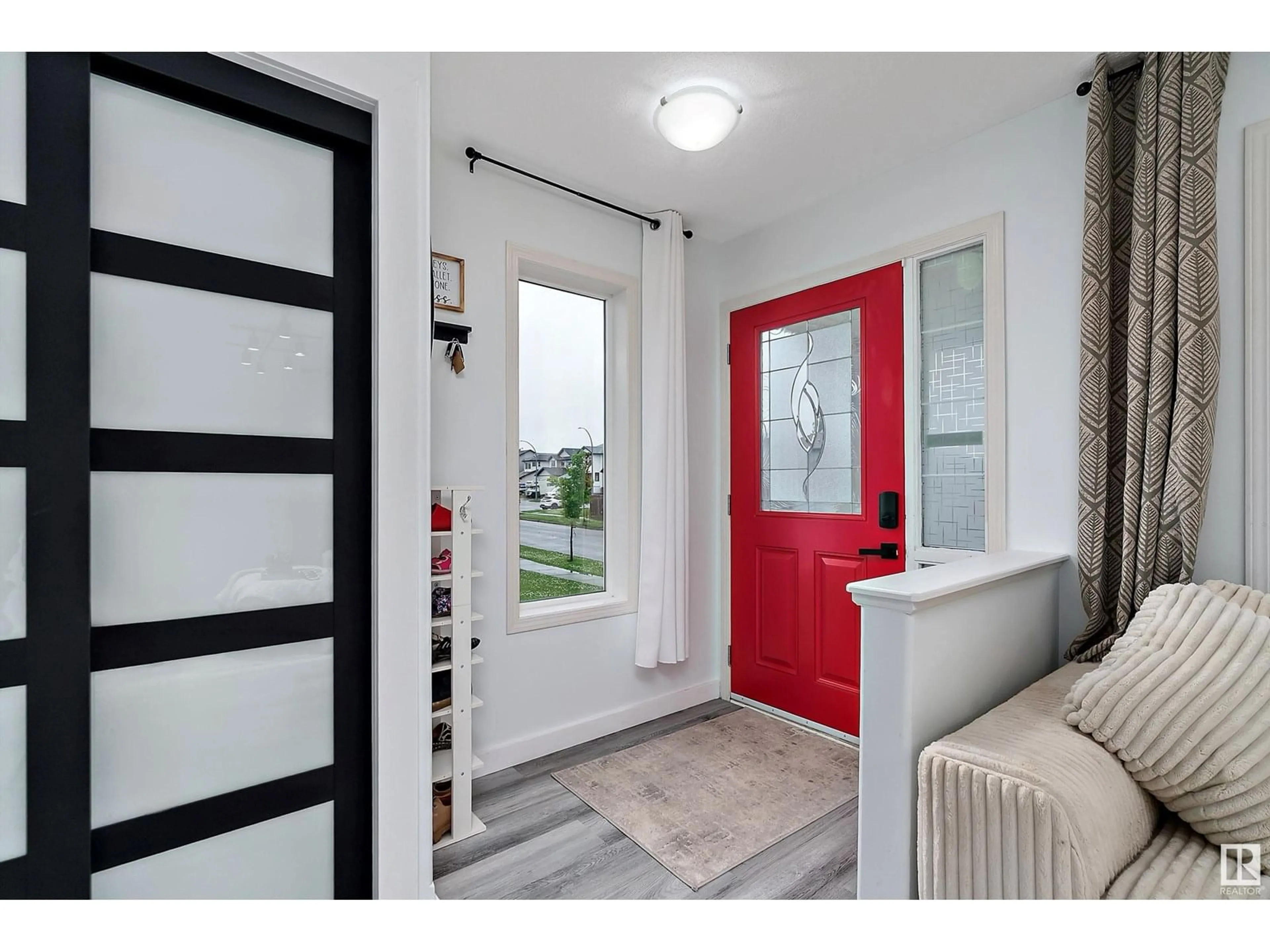 Indoor entryway for 130 DOUGLAS LN, Leduc Alberta T9E0J7