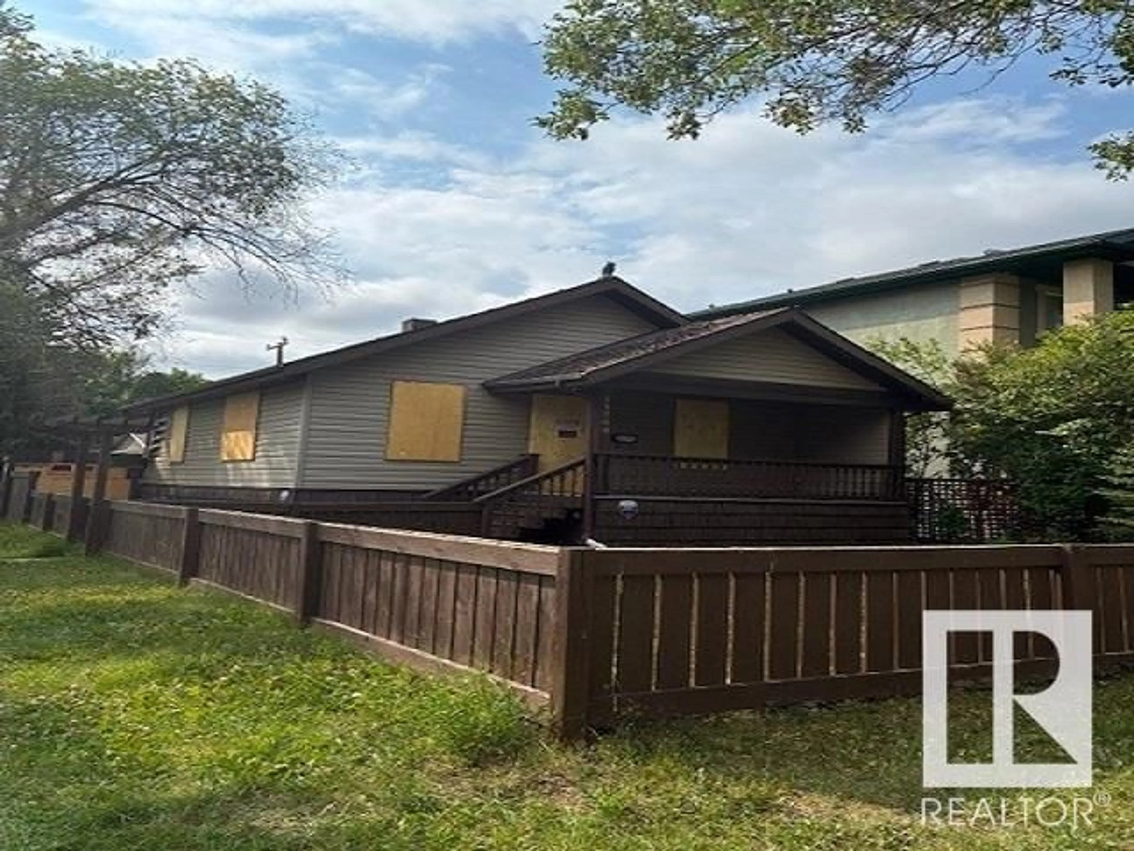 Unknown for 11704 88 ST, Edmonton Alberta T5B3R7