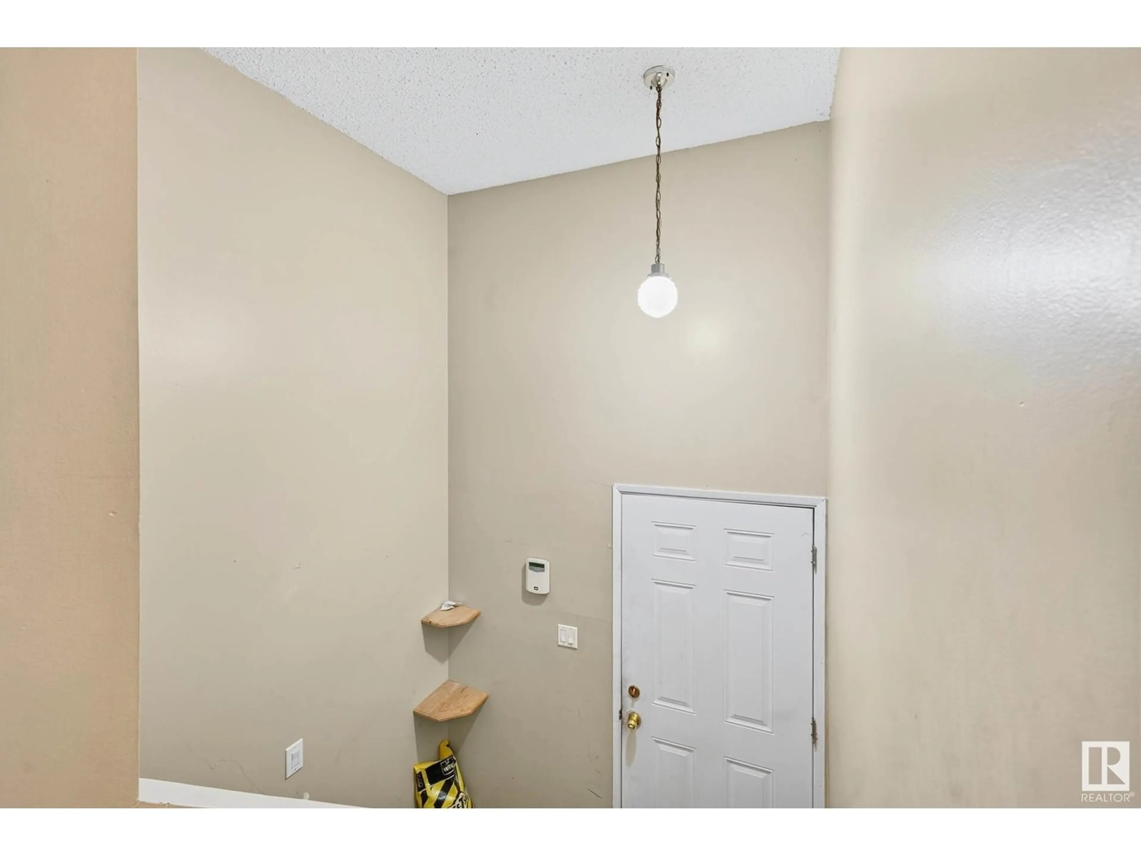 Indoor entryway for NW - 12414 112 AV, Edmonton Alberta T5M2S9