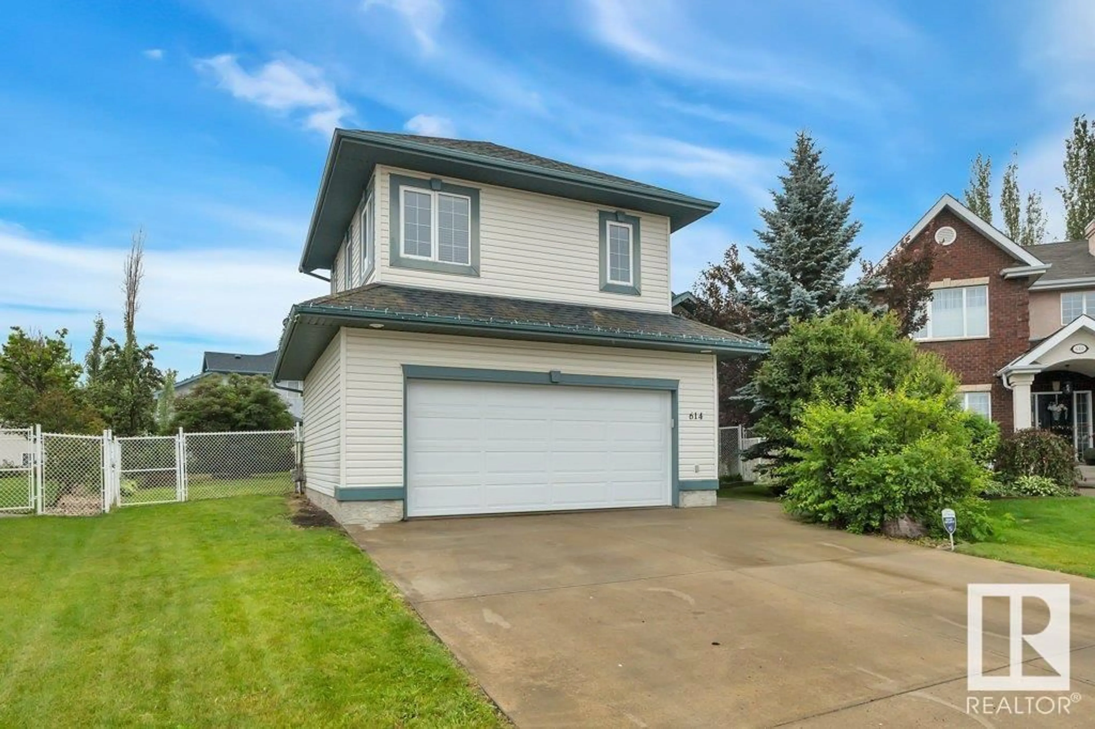 Home with vinyl exterior material, street for 614 KULAWY PL, Edmonton Alberta T6L7E5