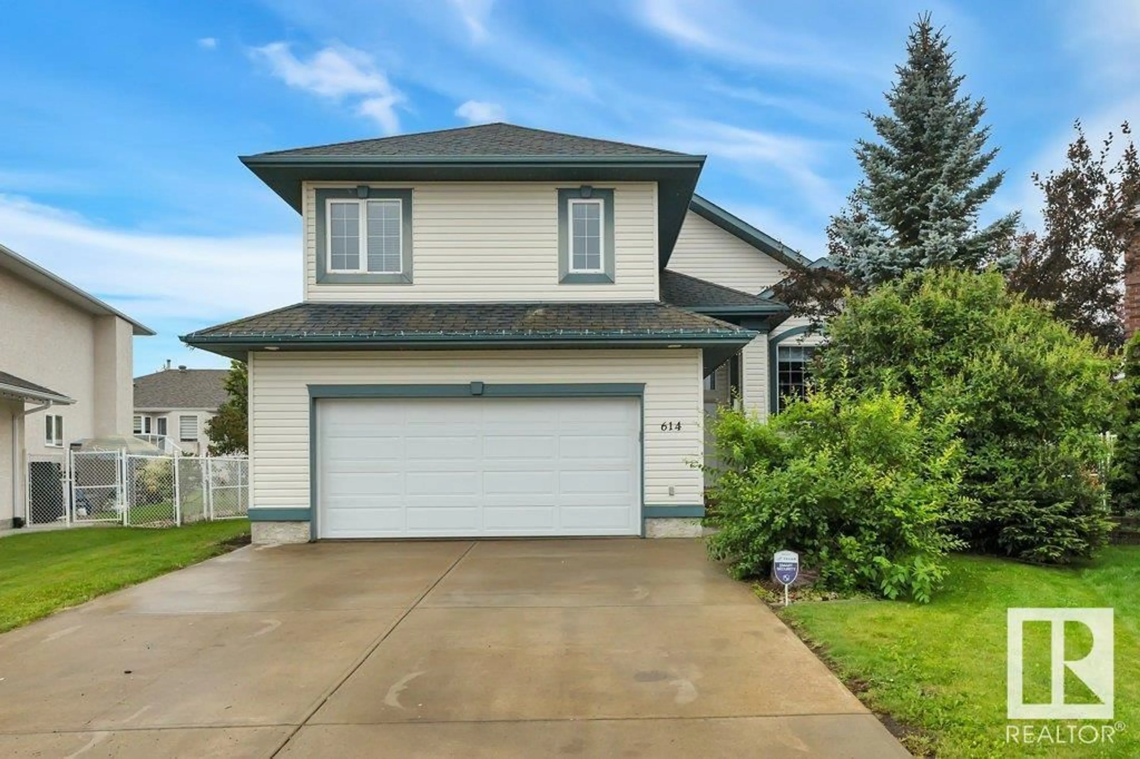 Home with vinyl exterior material, street for 614 KULAWY PL, Edmonton Alberta T6L7E5