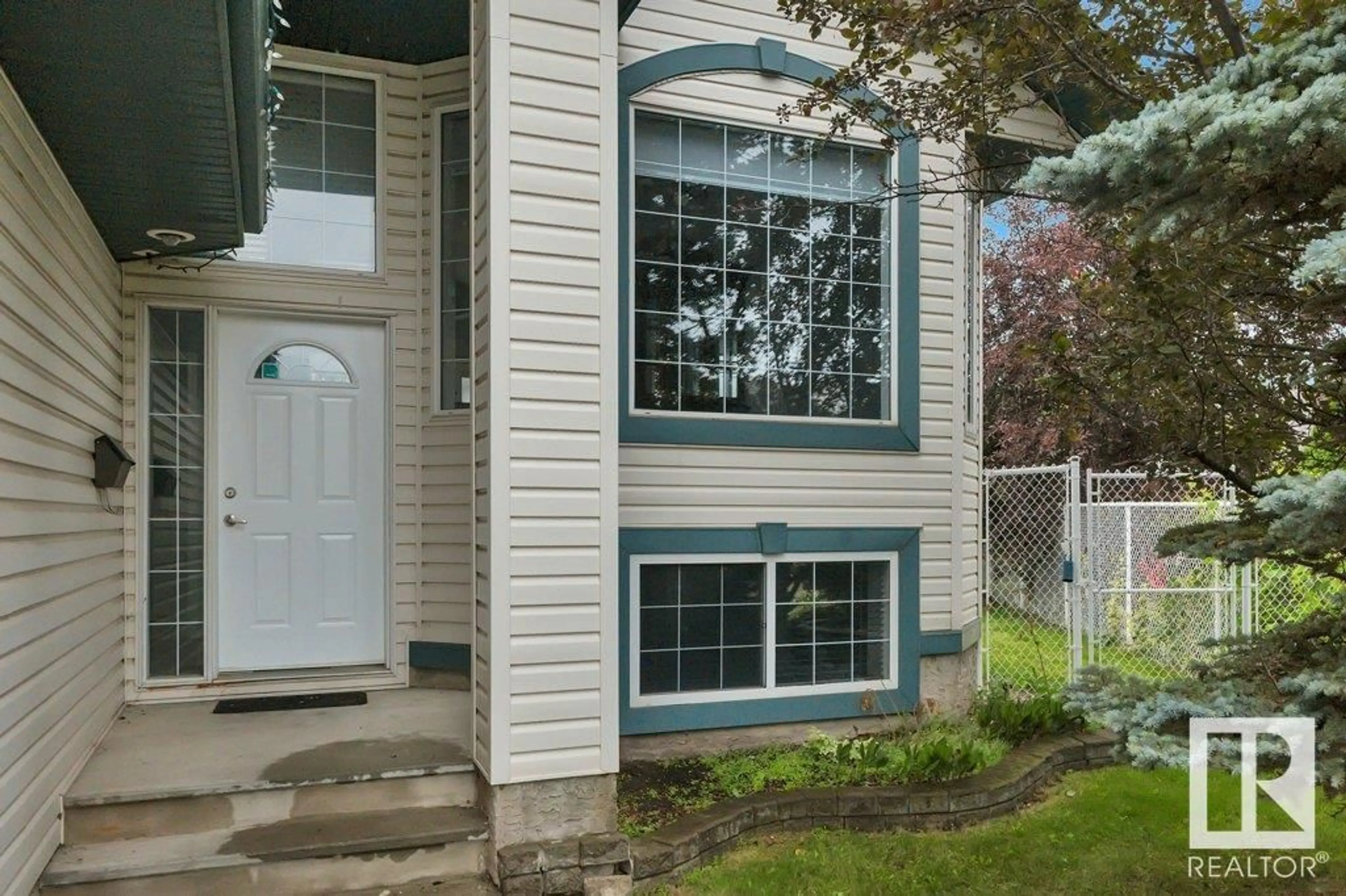 Home with vinyl exterior material, street for 614 KULAWY PL, Edmonton Alberta T6L7E5