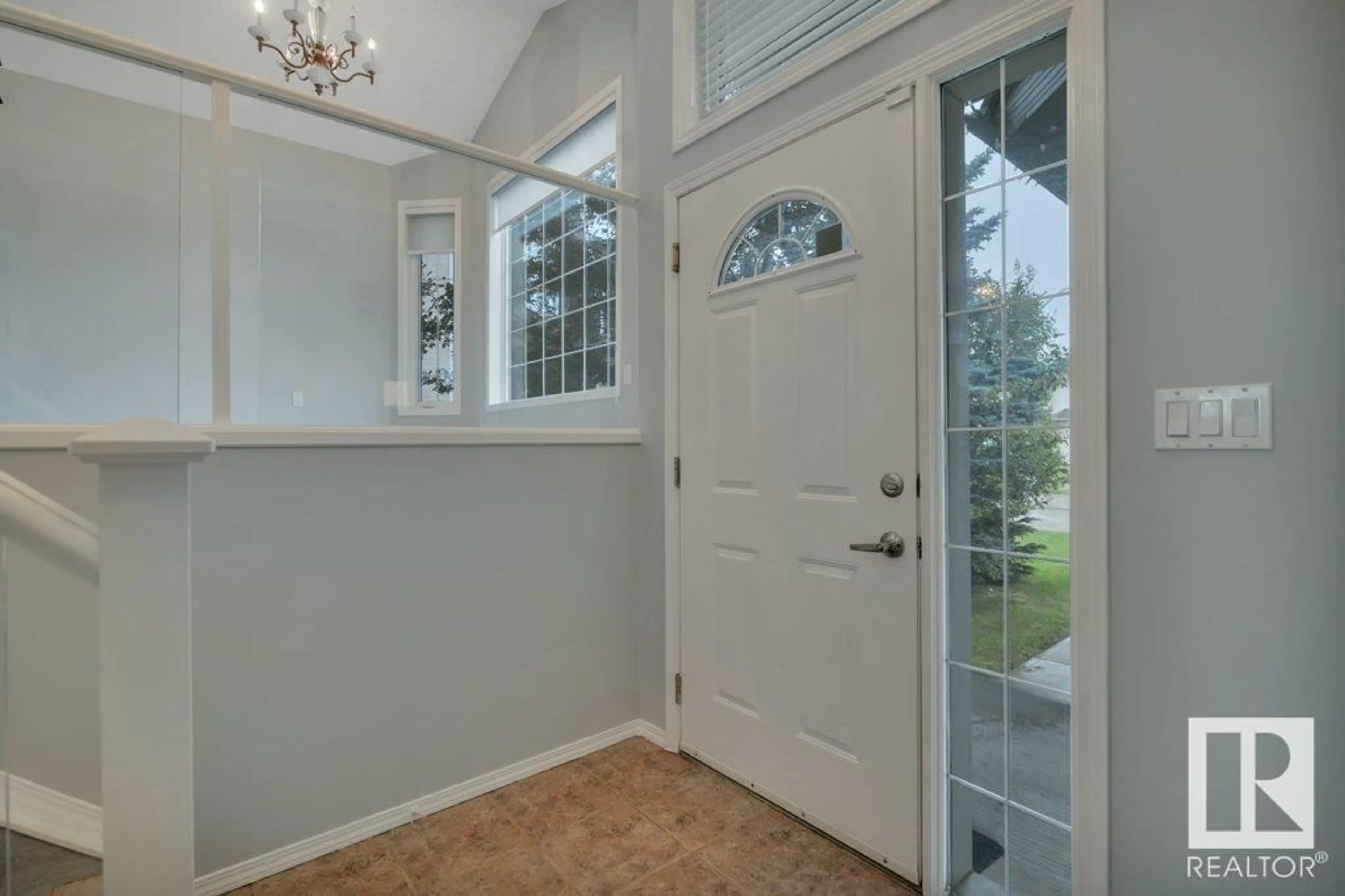 Indoor entryway for 614 KULAWY PL, Edmonton Alberta T6L7E5