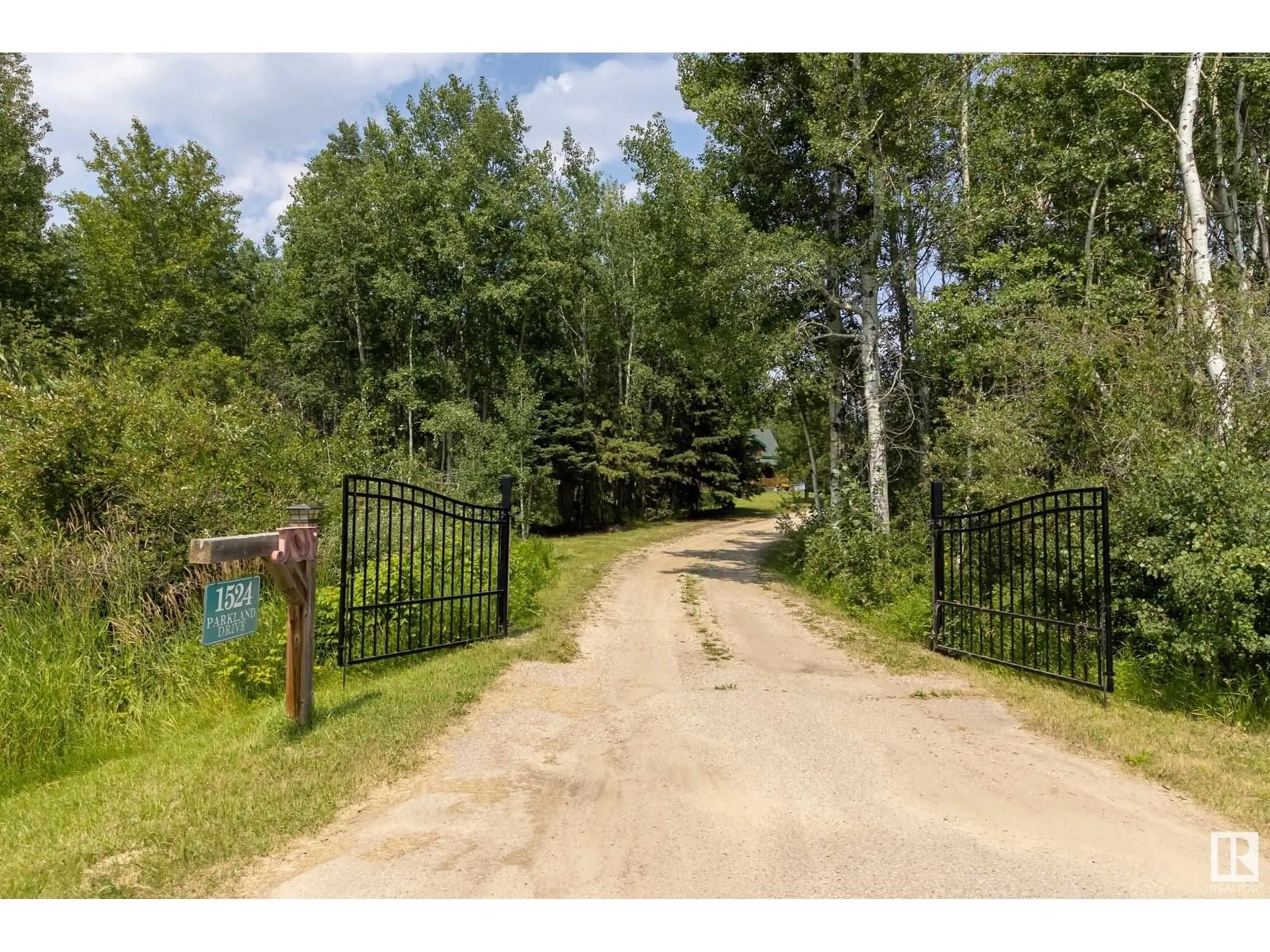 Unknown for 1524 PARKLAND DR, Rural Parkland County Alberta T7Y2T6