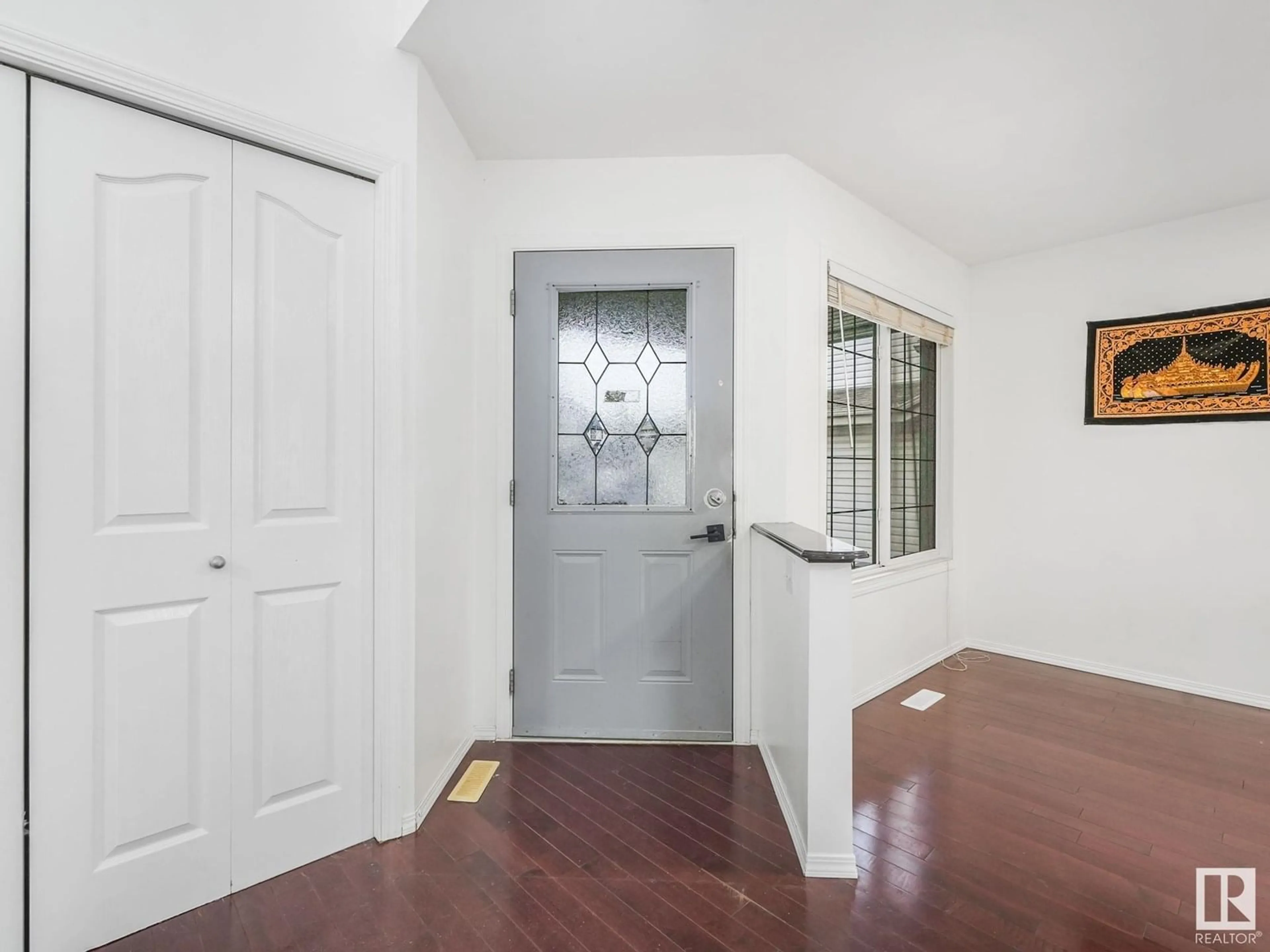 Indoor entryway for 13906 146 AV, Edmonton Alberta T6V1X9