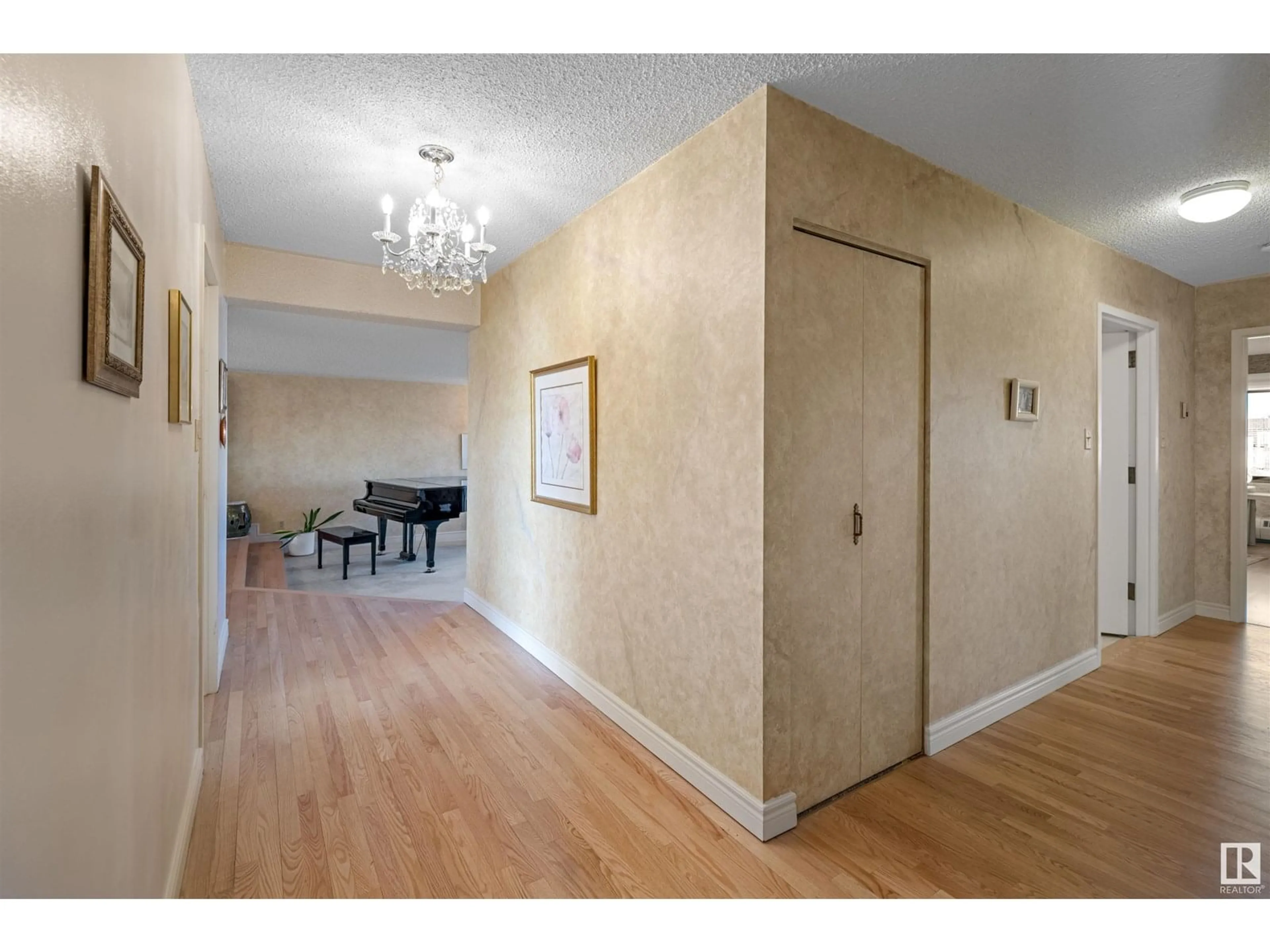 Unknown for #403 - 9929 SASKATCHEWAN DR, Edmonton Alberta T6E5J9