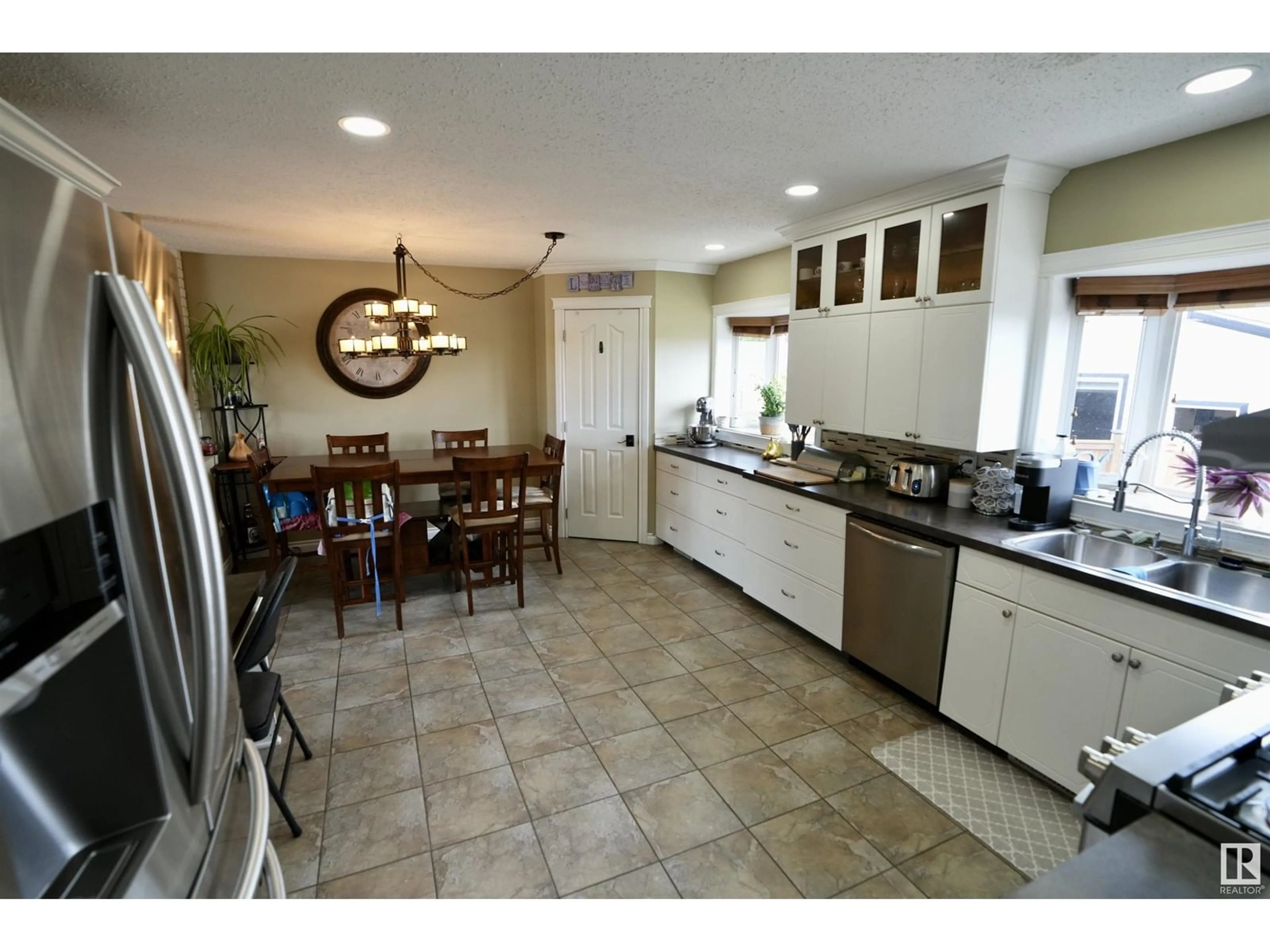 Open concept kitchen, ceramic/tile floor for 5533 50 ST, St. Paul Town Alberta T0A3A1