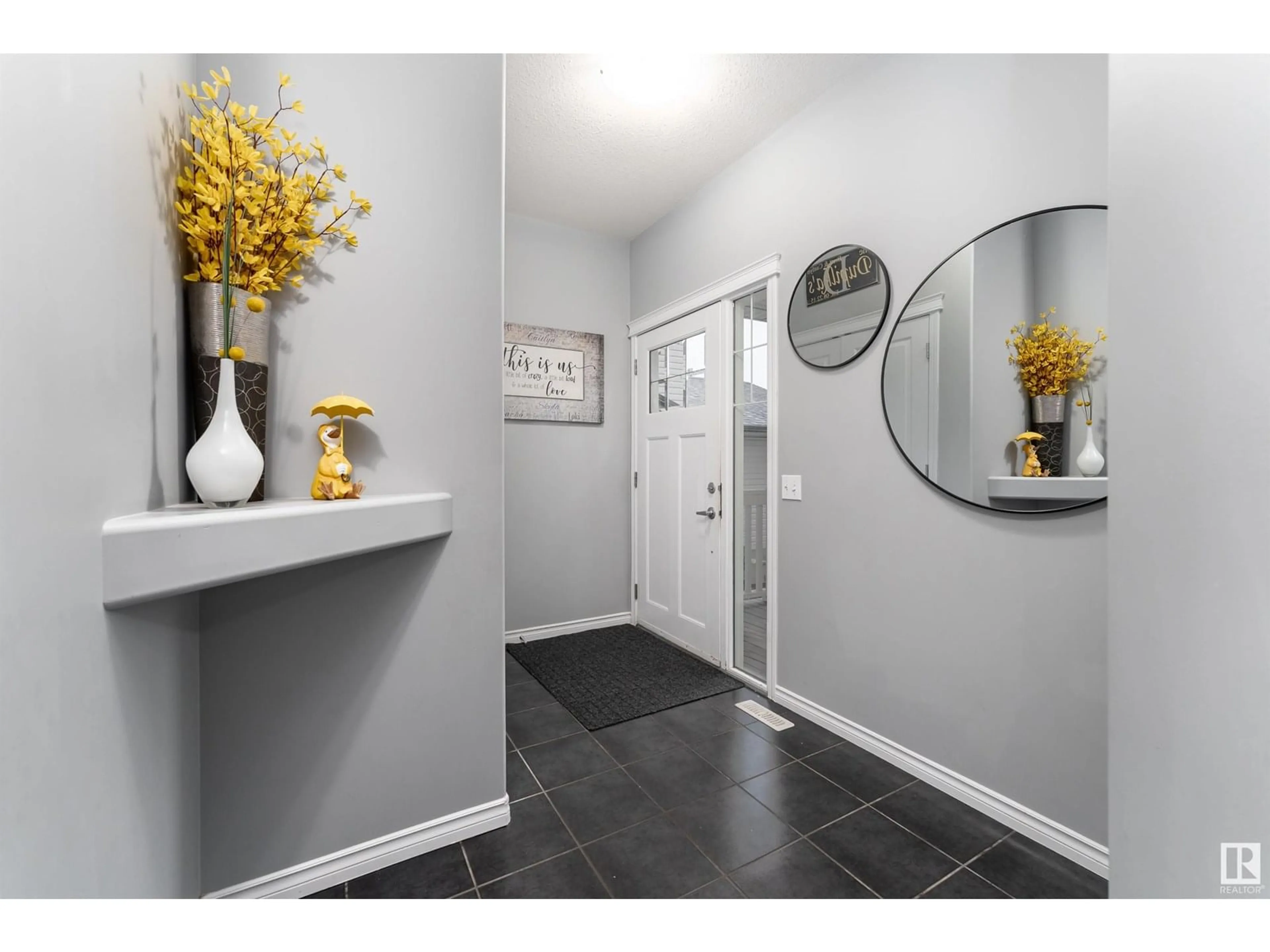 Indoor entryway for 3318 CUTLER CR, Edmonton Alberta T6W2N4