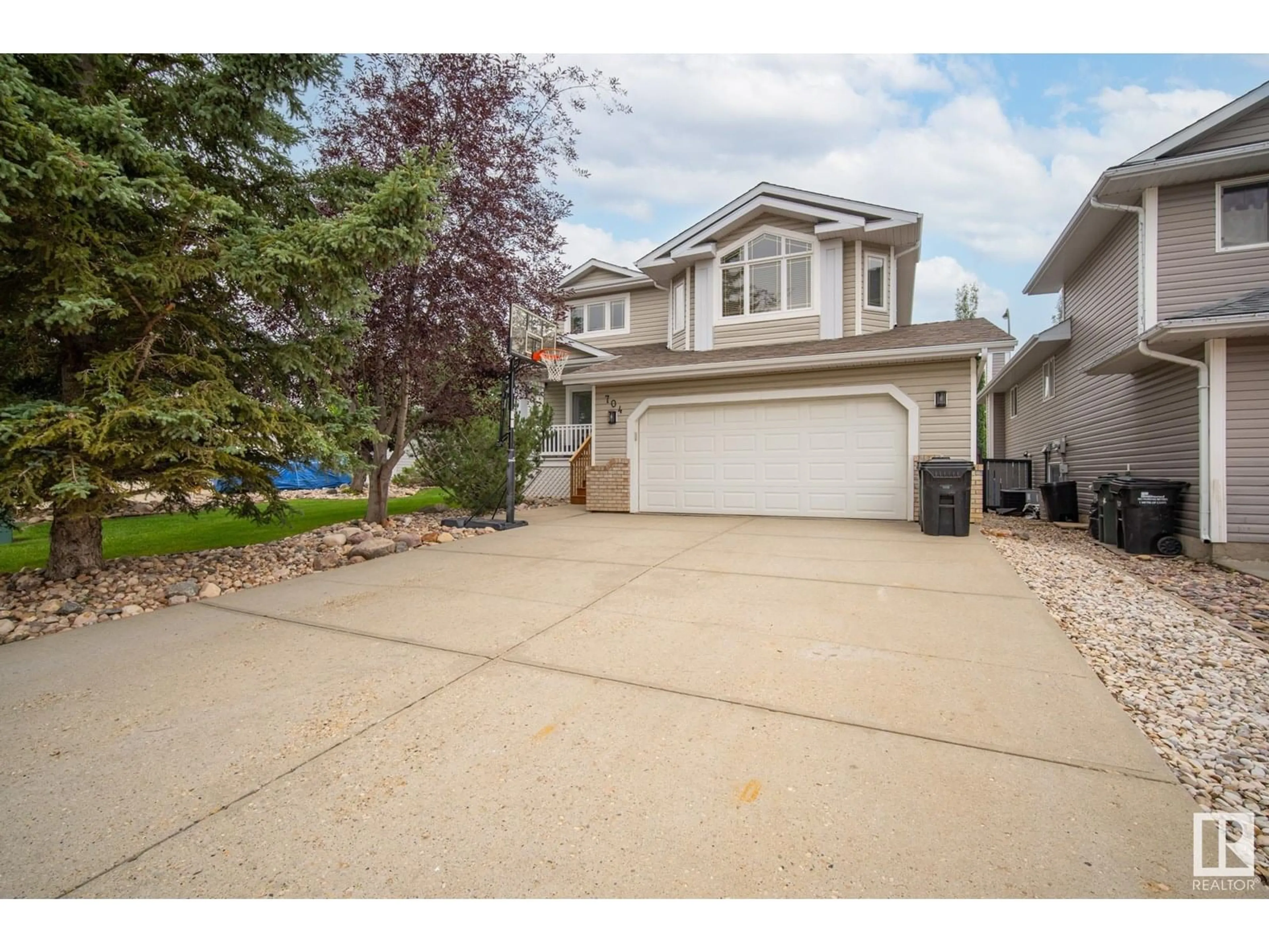 Home with vinyl exterior material, street for 704 FORREST DR, Sherwood Park Alberta T8A6G9