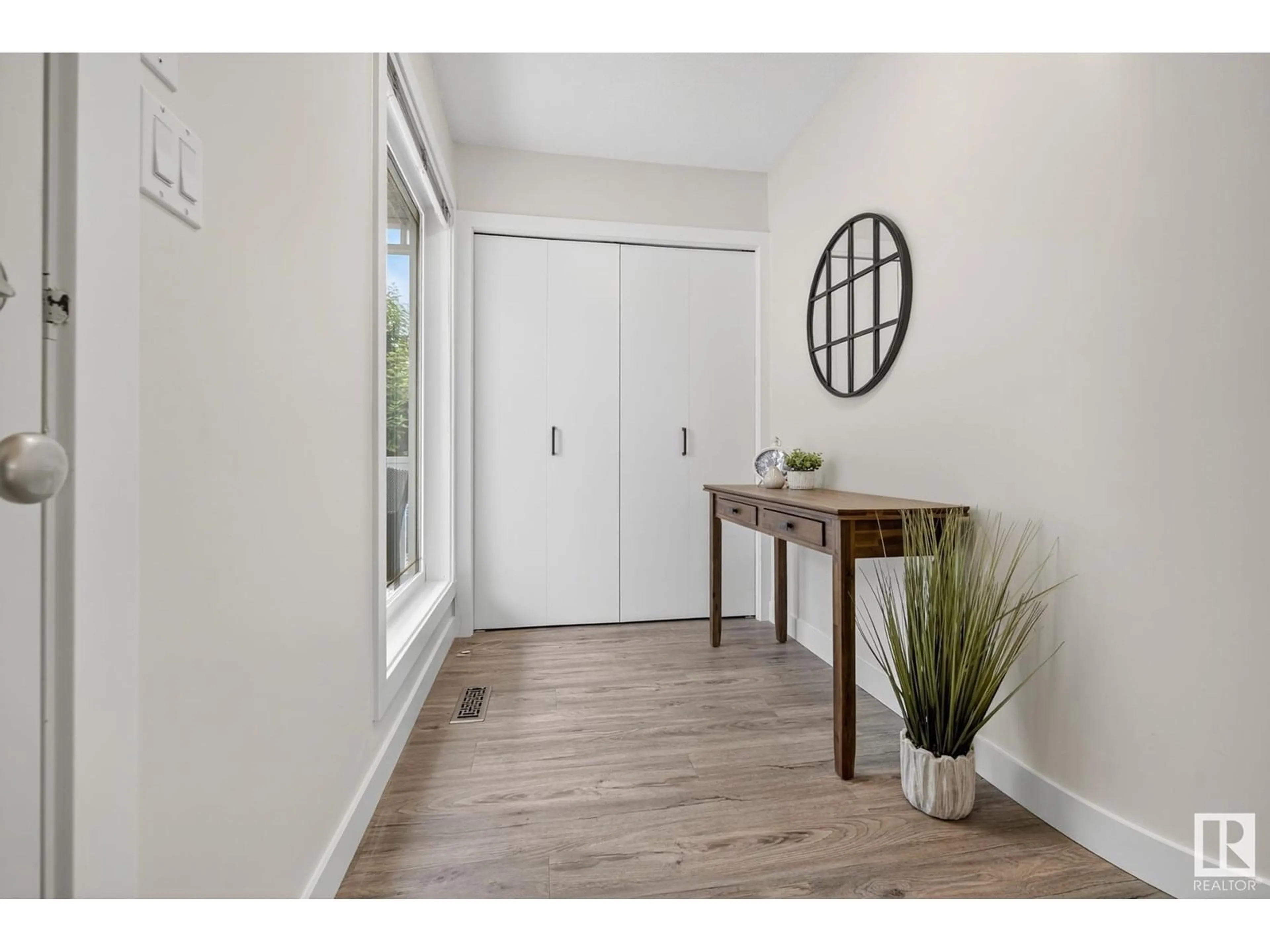 Indoor entryway for 704 FORREST DR, Sherwood Park Alberta T8A6G9