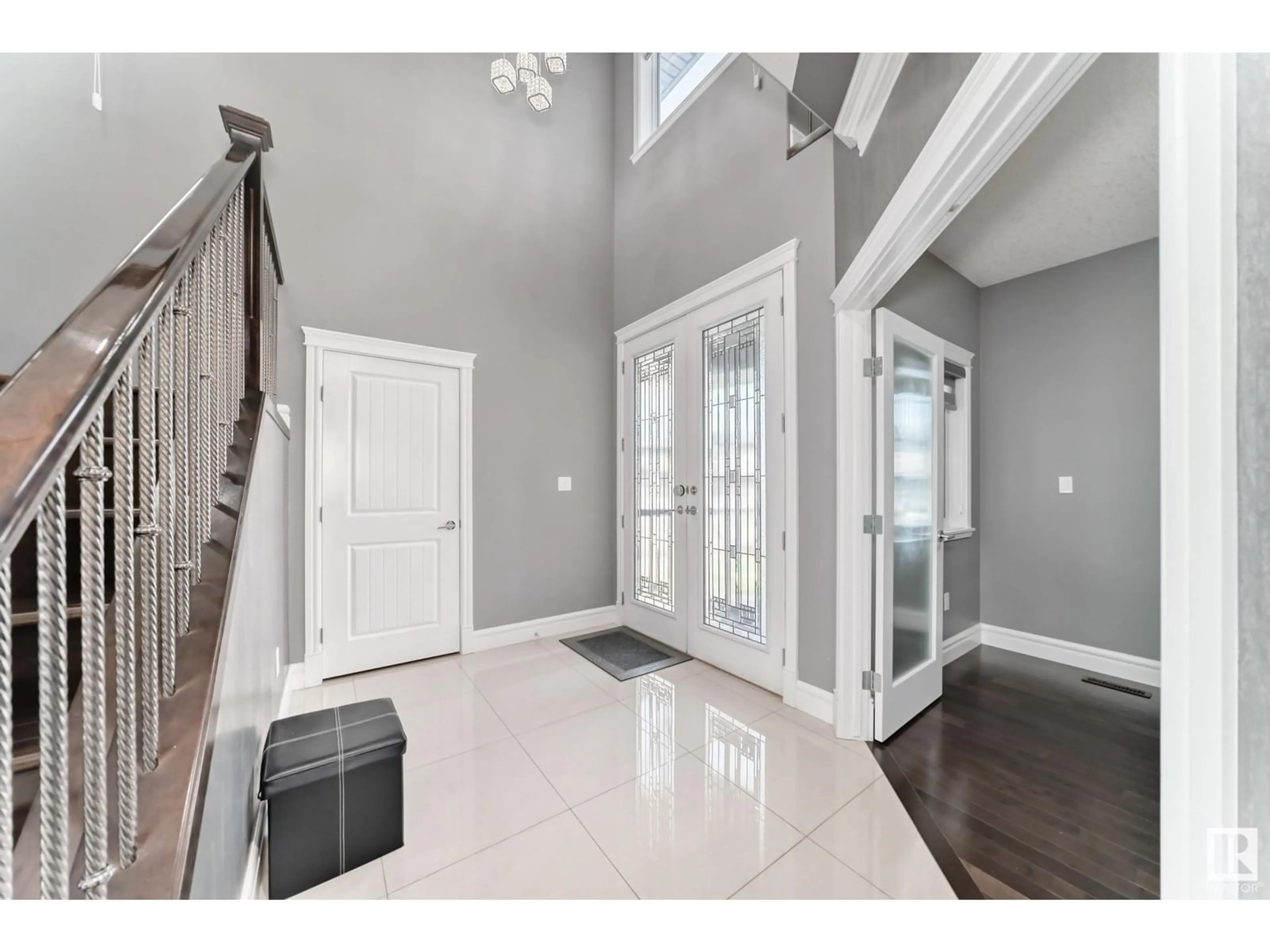Indoor entryway for 2612 ADAM CO, Edmonton Alberta T6W3C1