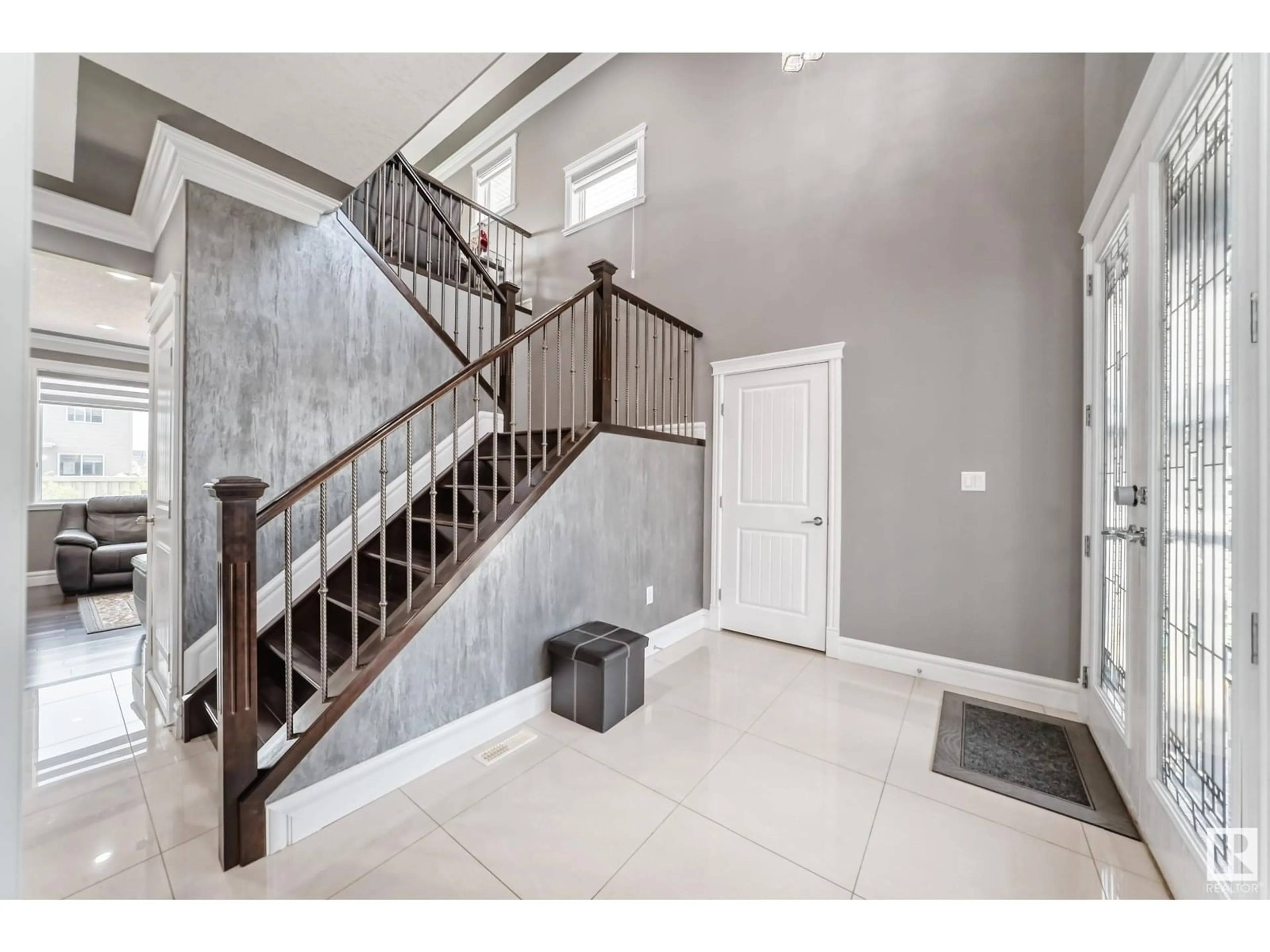 Indoor entryway for 2612 ADAM CO, Edmonton Alberta T6W3C1