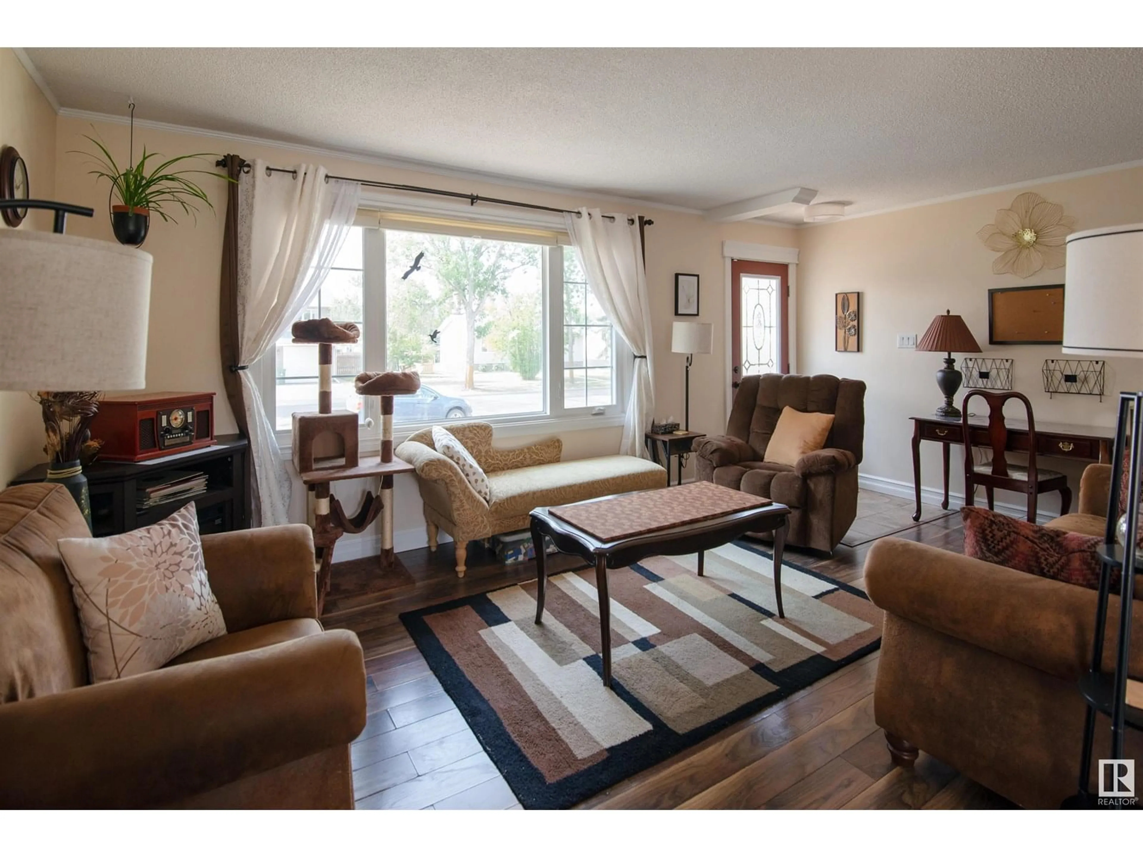 Living room with furniture, wood/laminate floor for 4729 45 AV, Bonnyville Town Alberta T9N1M7