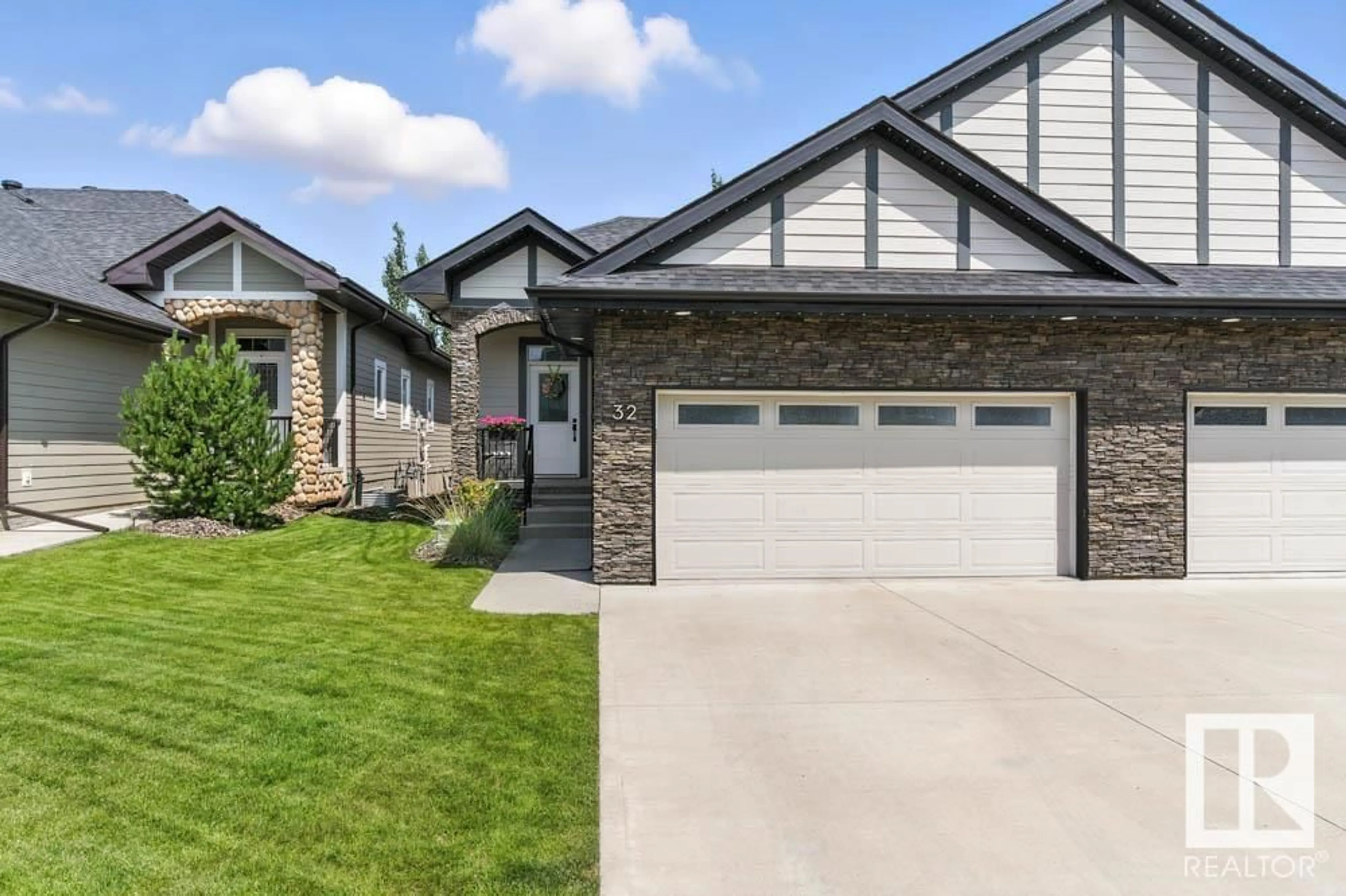 Home with brick exterior material, street for 32 SIGNATURE CV, Sherwood Park Alberta T8H0W8