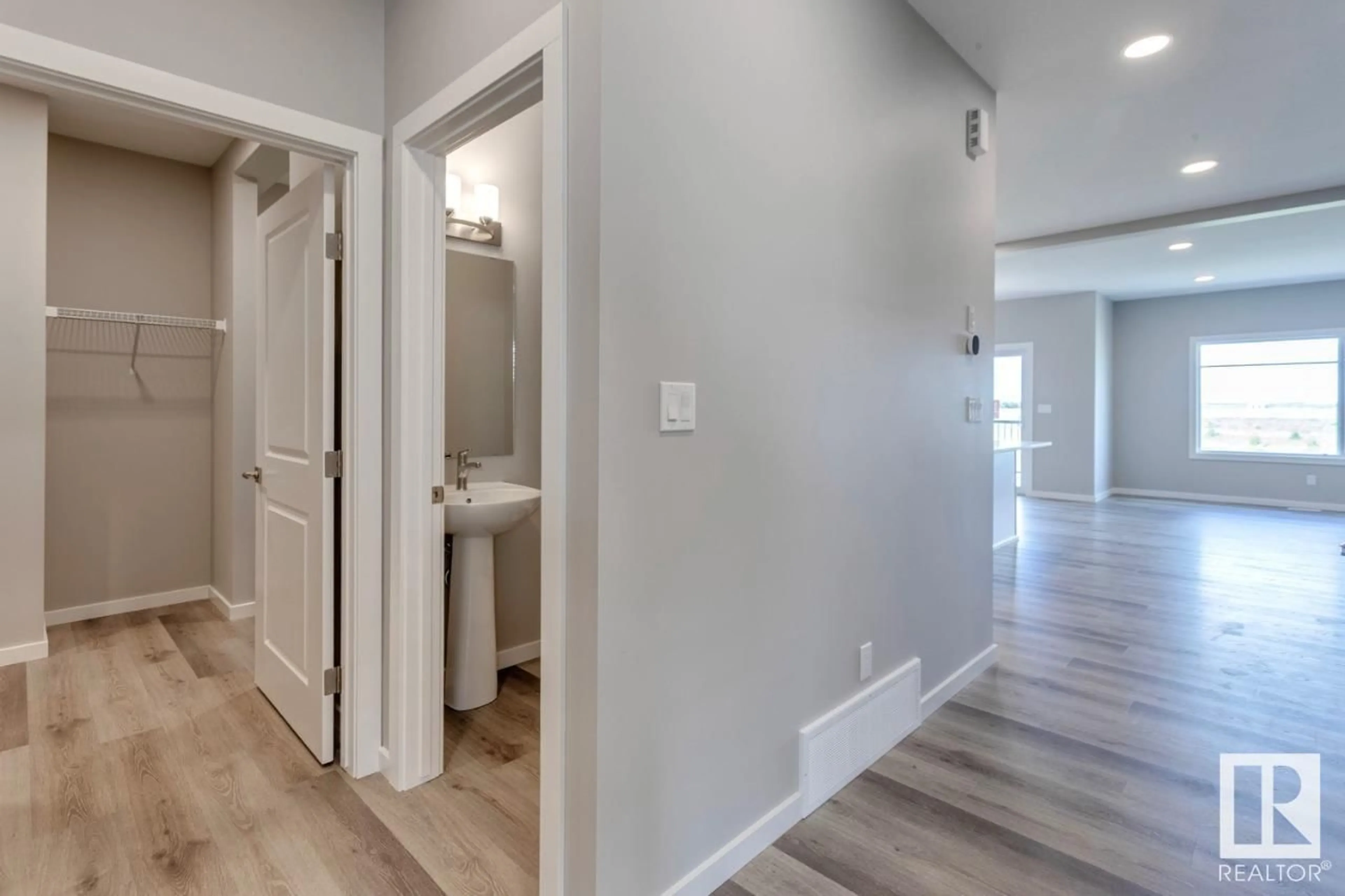 Indoor entryway for 40 GAMBEL LO, Spruce Grove Alberta T7X0C9