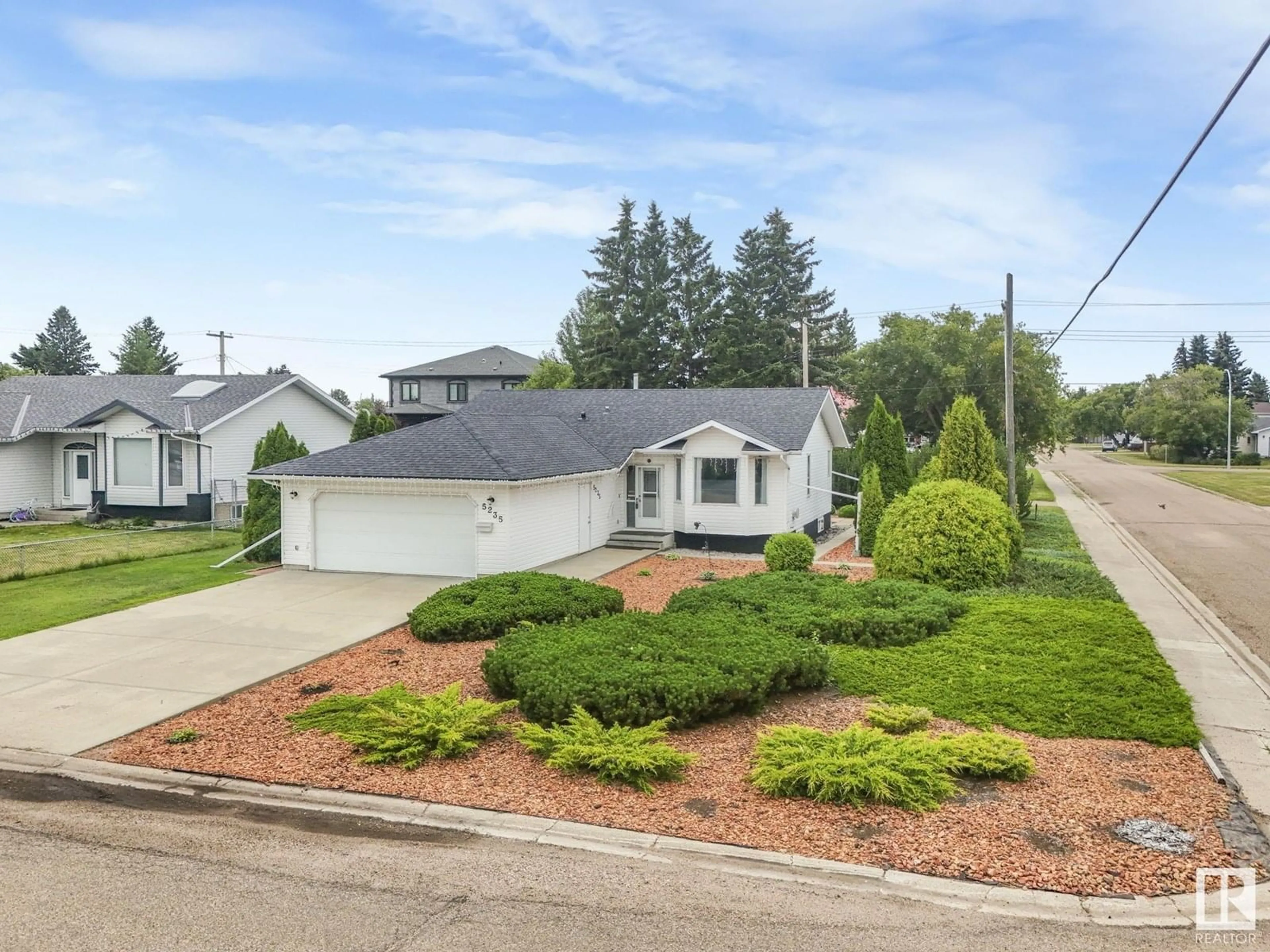 A pic from outside/outdoor area/front of a property/back of a property/a pic from drone, street for 5235 54 AV, Mundare Alberta T0B3H0