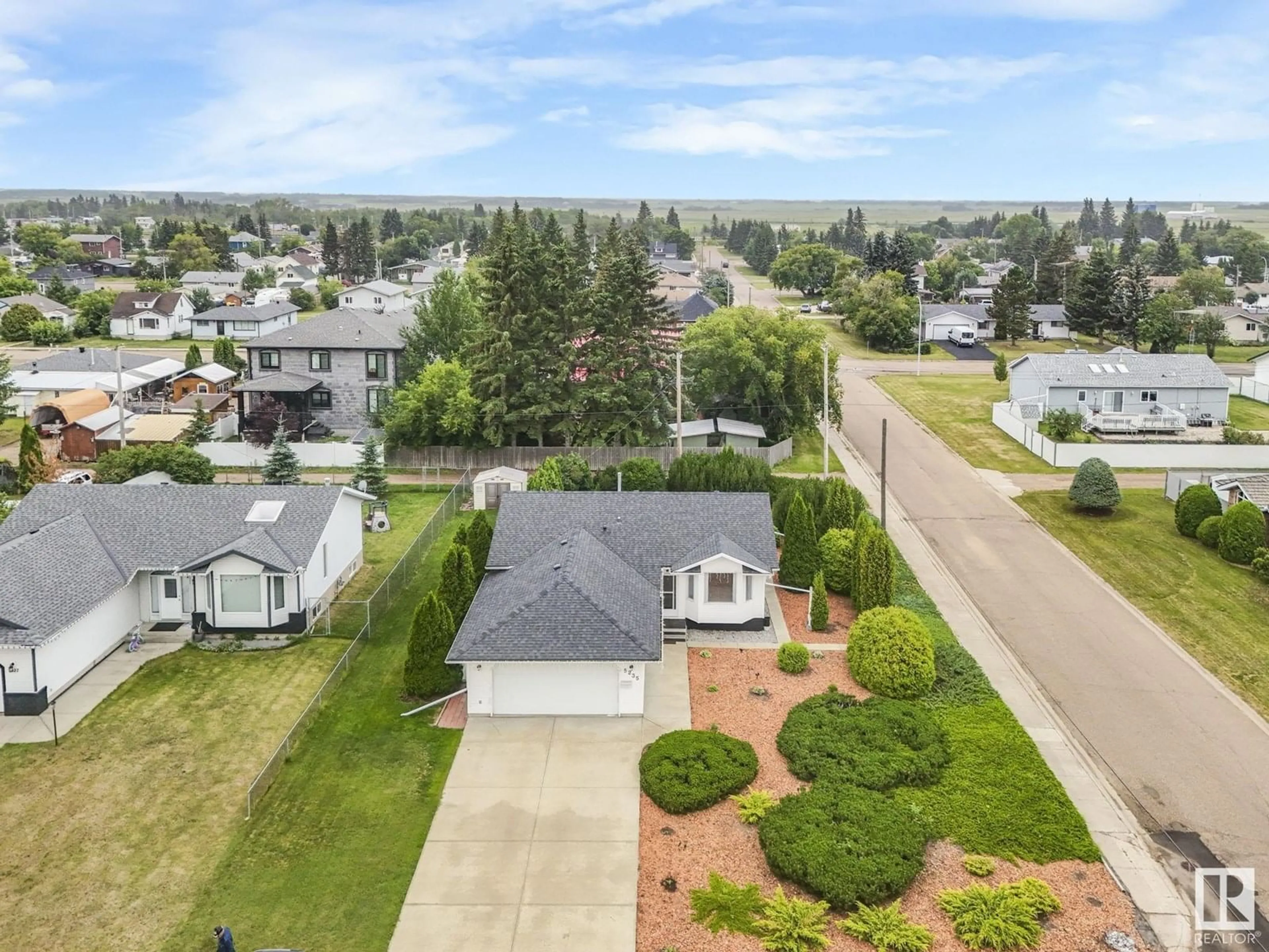 A pic from outside/outdoor area/front of a property/back of a property/a pic from drone, street for 5235 54 AV, Mundare Alberta T0B3H0