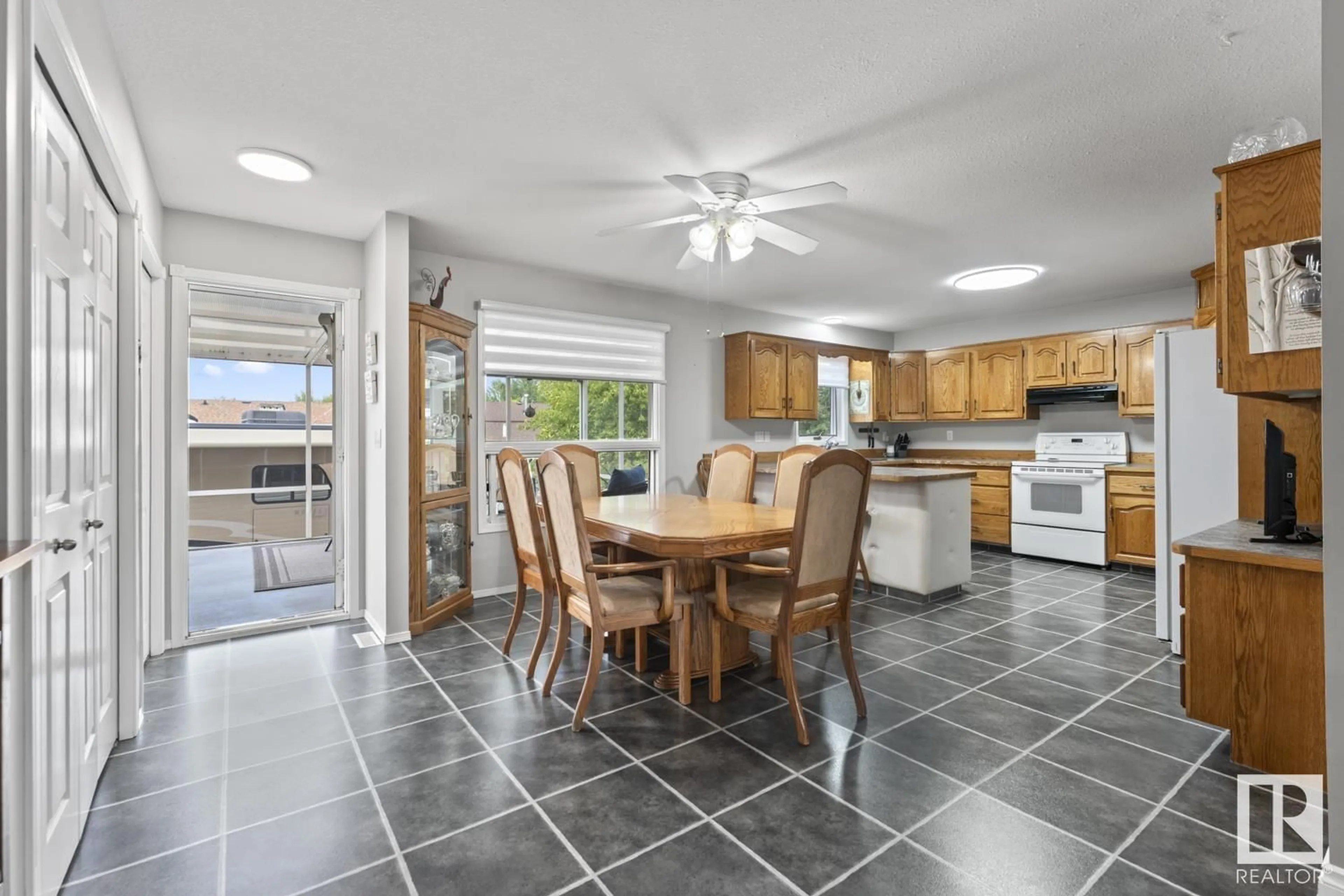 Open concept kitchen, ceramic/tile floor for 4115 40 AV, Bonnyville Town Alberta T9N1T9