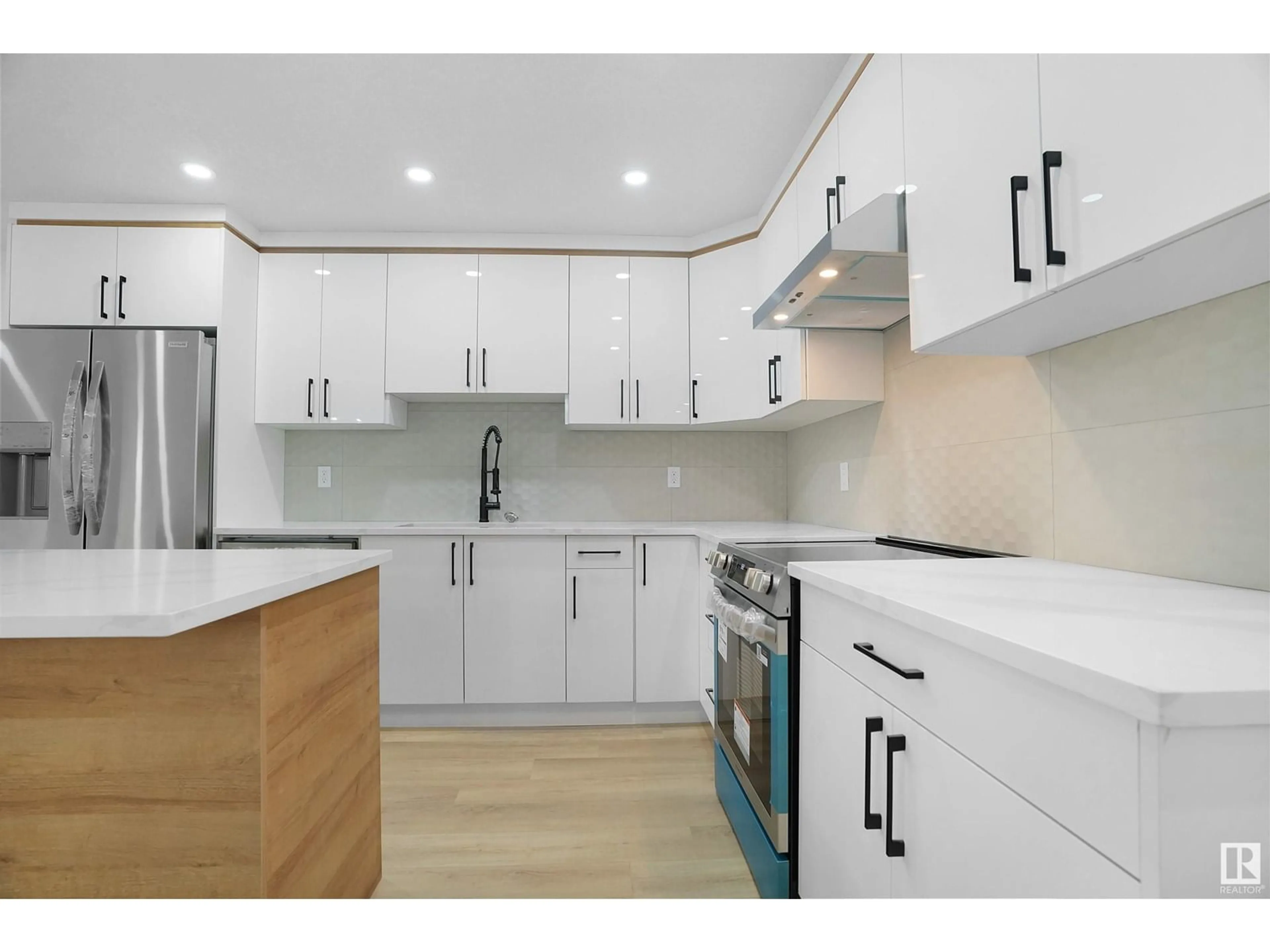Standard kitchen, unknown for 18416 95A AV, Edmonton Alberta T5T3V8