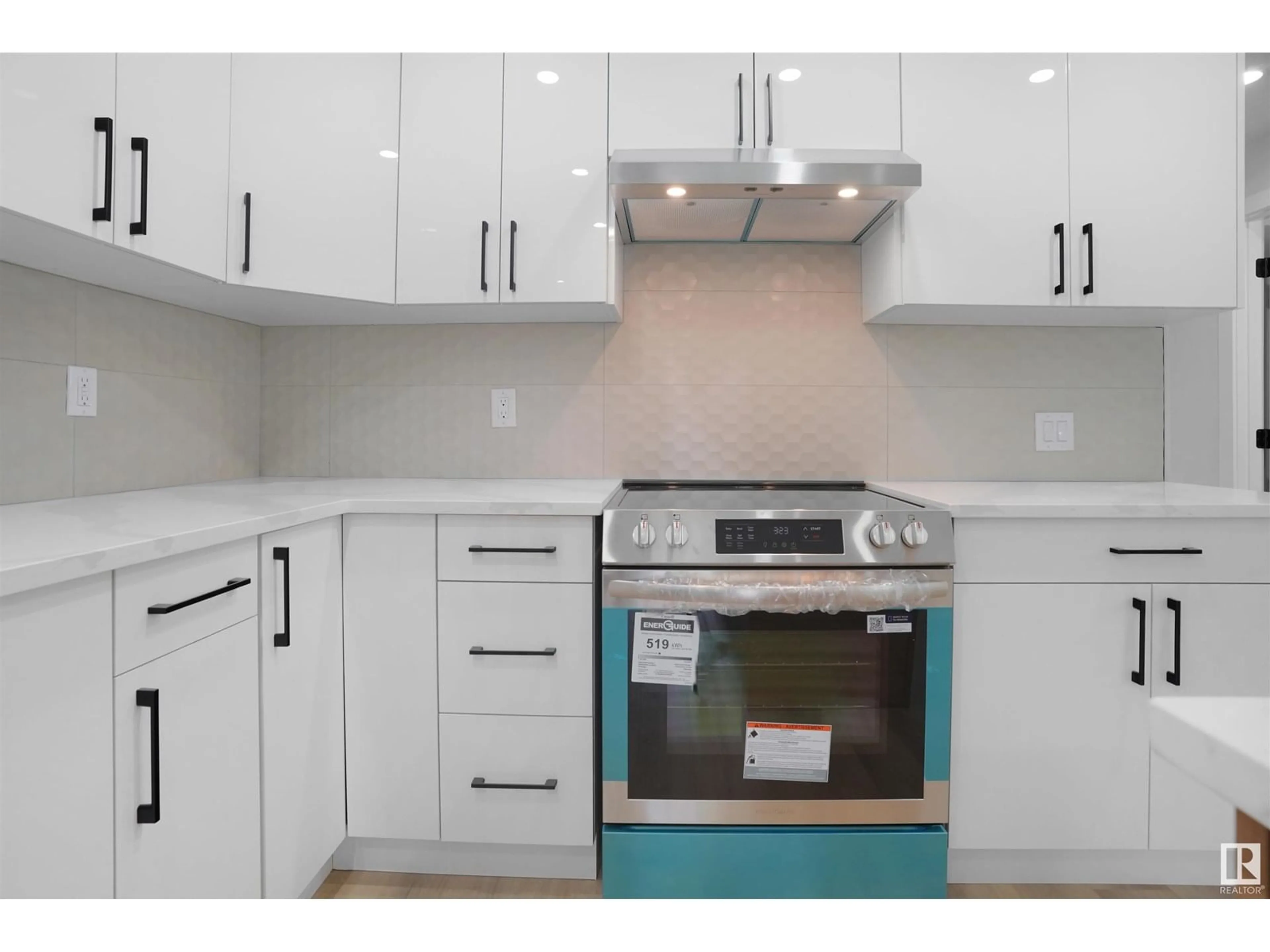 Standard kitchen, unknown for 18416 95A AV, Edmonton Alberta T5T3V8