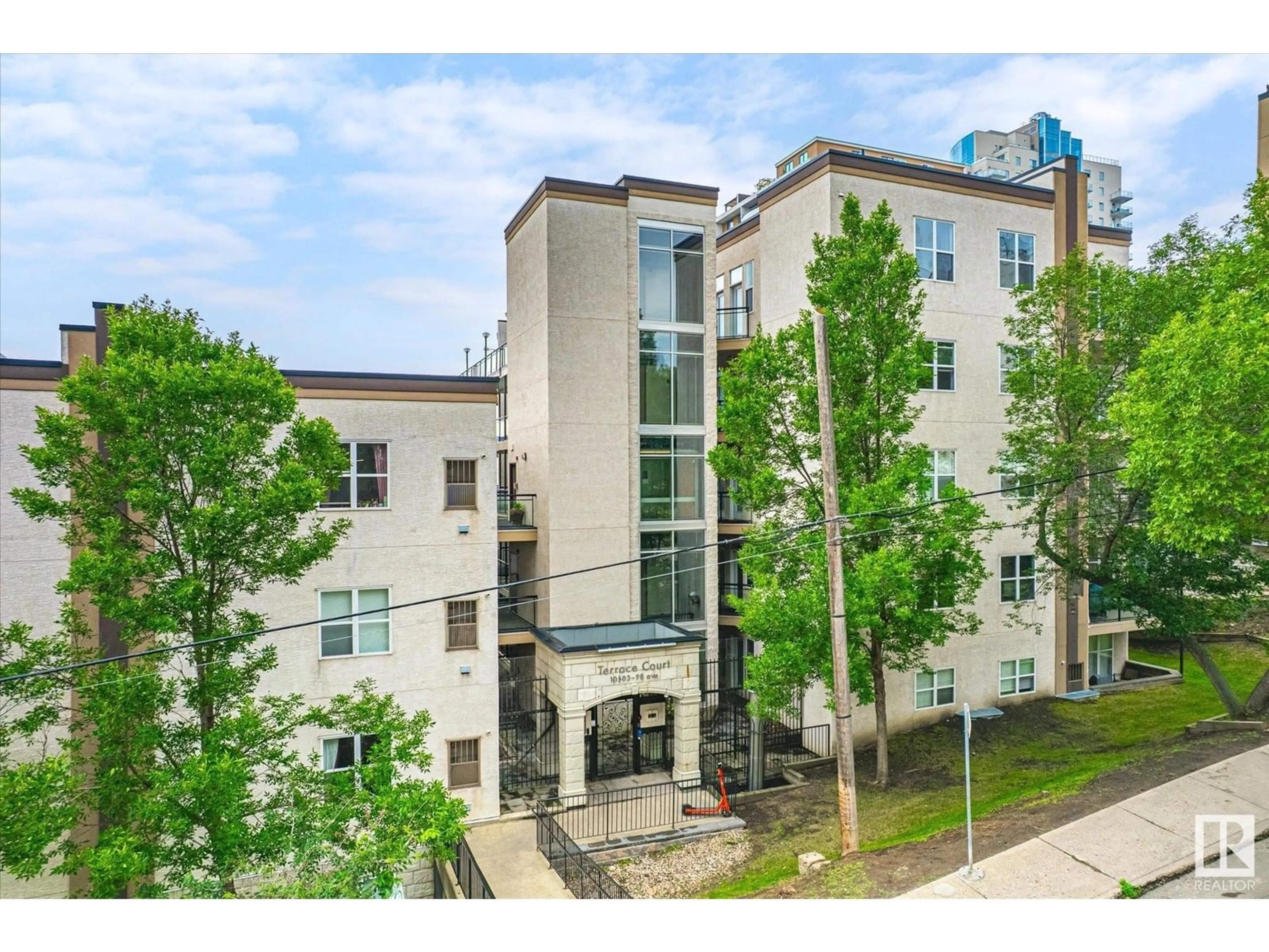 A pic from outside/outdoor area/front of a property/back of a property/a pic from drone, unknown for NW - 511 10503 98 AV, Edmonton Alberta T5K0B2