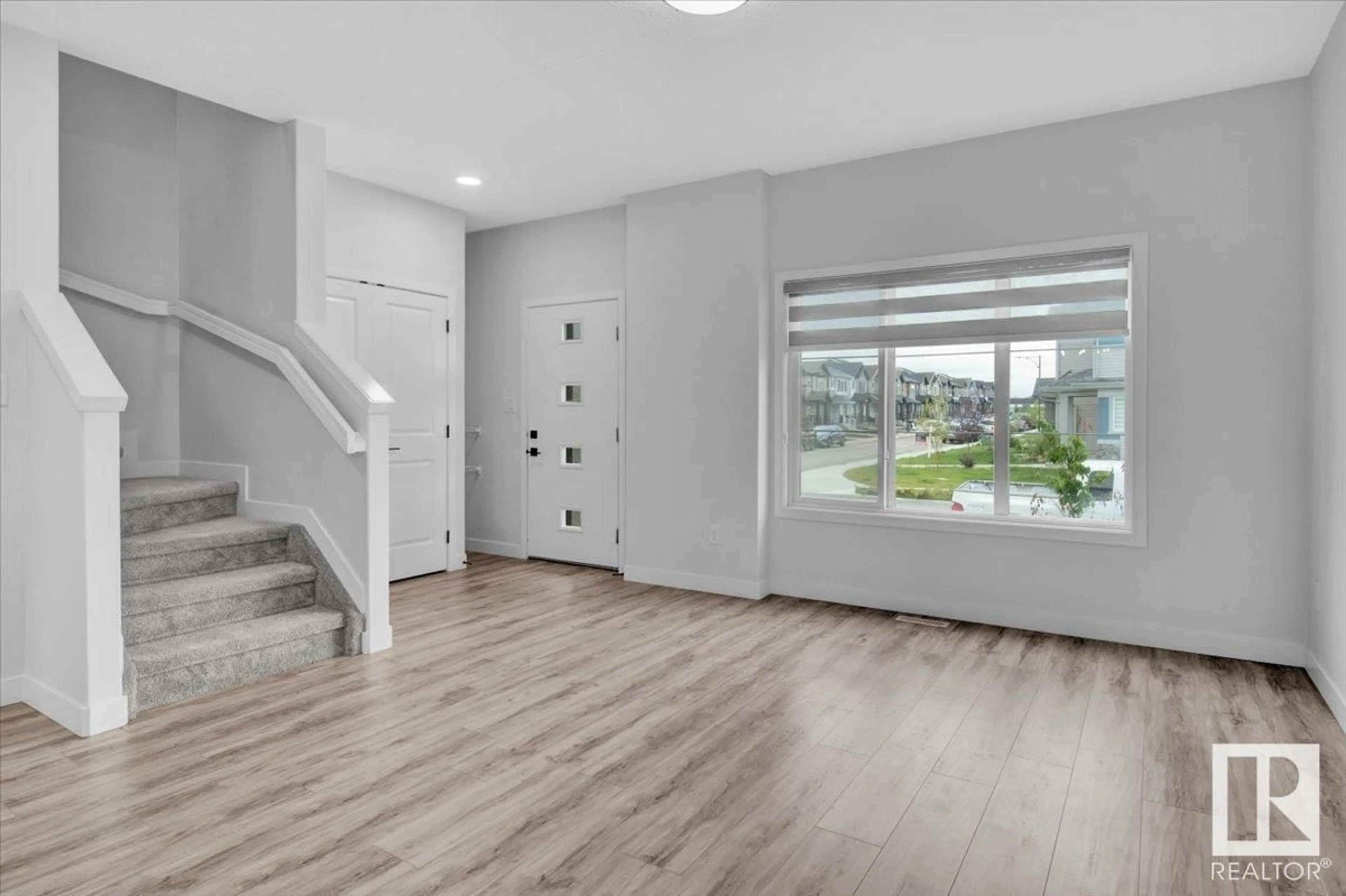 Indoor entryway for 9480 COLAK LN, Edmonton Alberta T6W1A6