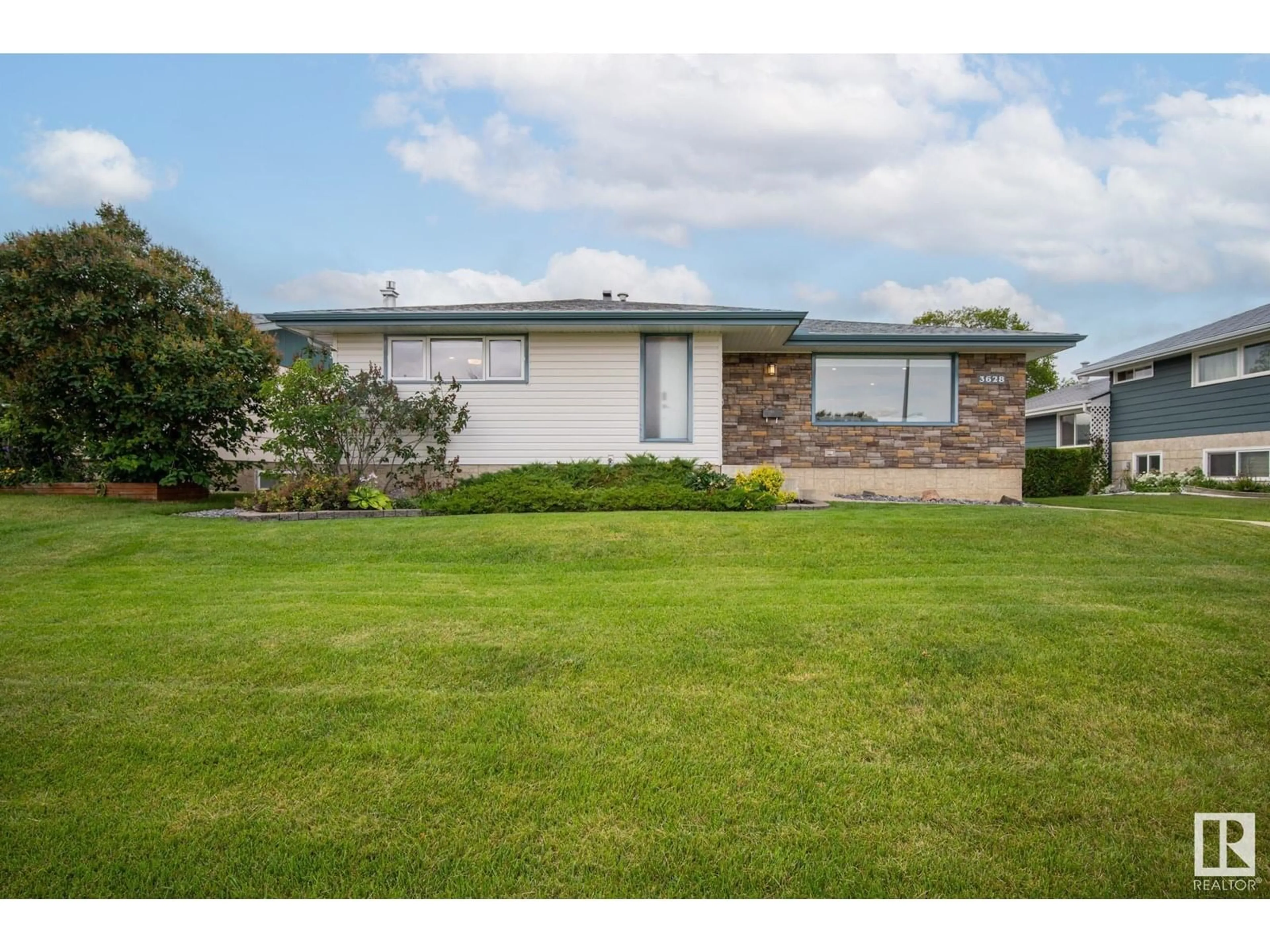A pic from outside/outdoor area/front of a property/back of a property/a pic from drone, unknown for NW - 3628 107 ST, Edmonton Alberta T6J1B1