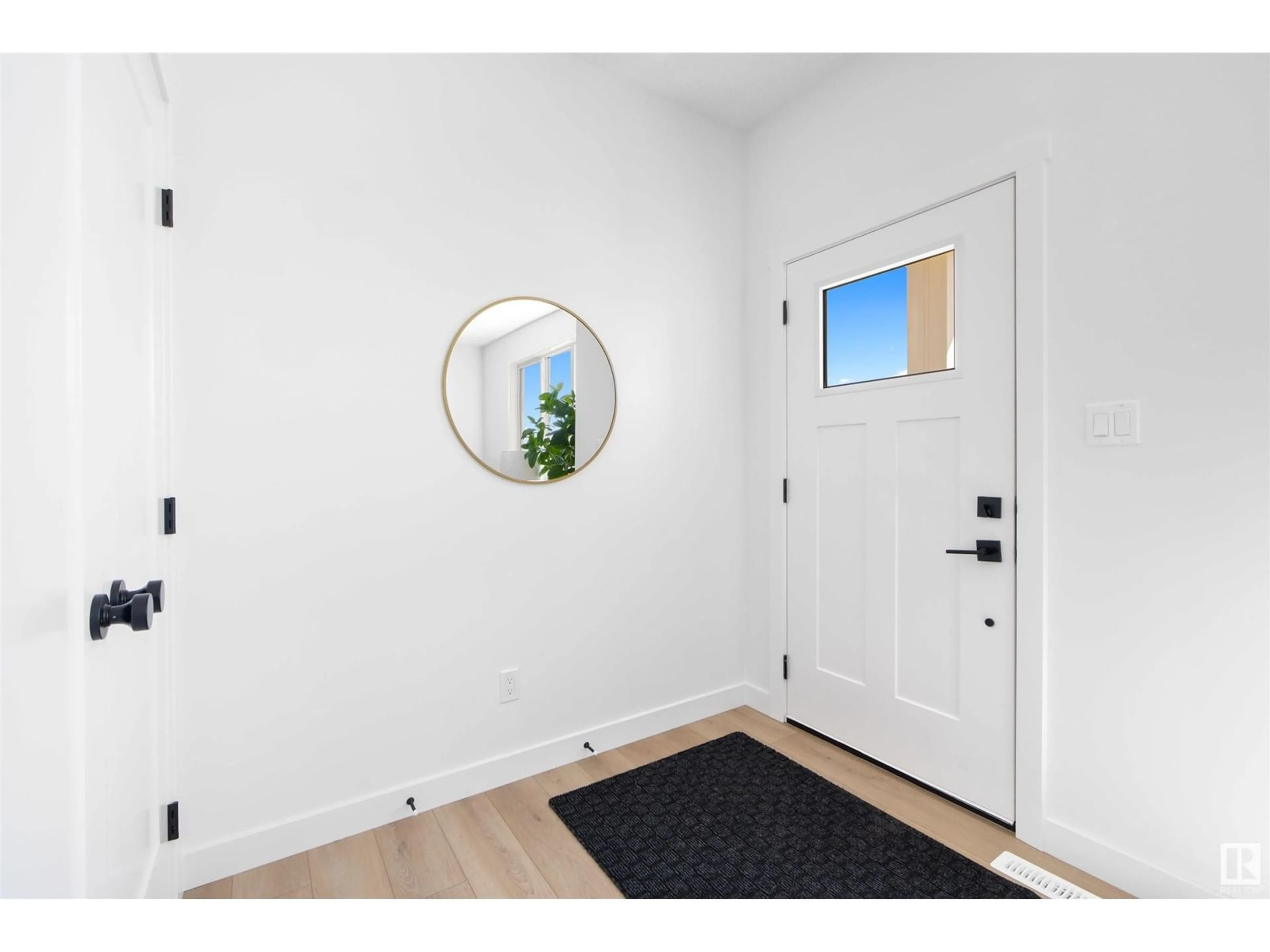 Indoor entryway for 117 BRICKYARD DR, Stony Plain Alberta T7Z0A0