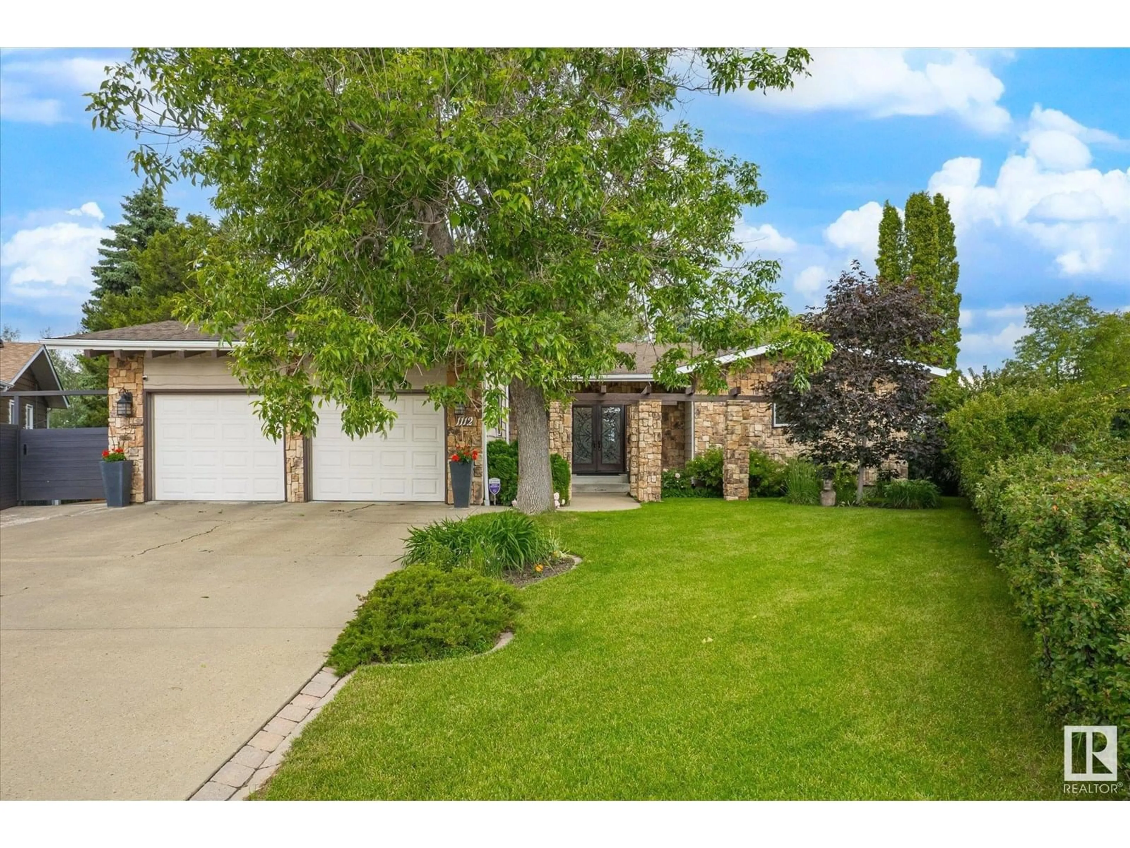 A pic from outside/outdoor area/front of a property/back of a property/a pic from drone, street for 1112 PARKER TC, Sherwood Park Alberta T8A3Y5