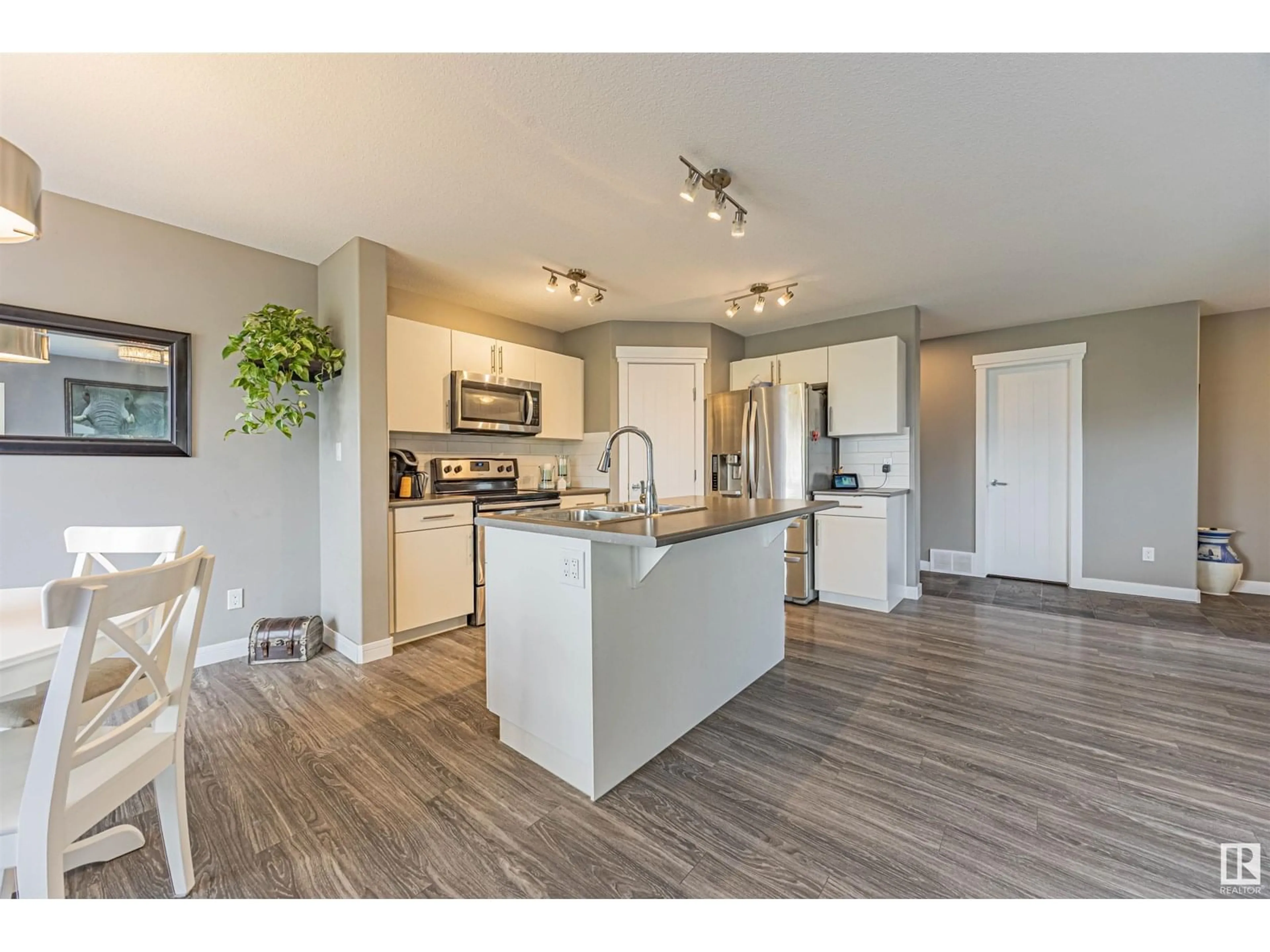 Open concept kitchen, unknown for 6406 61 AV, Beaumont Alberta T4X1Z2