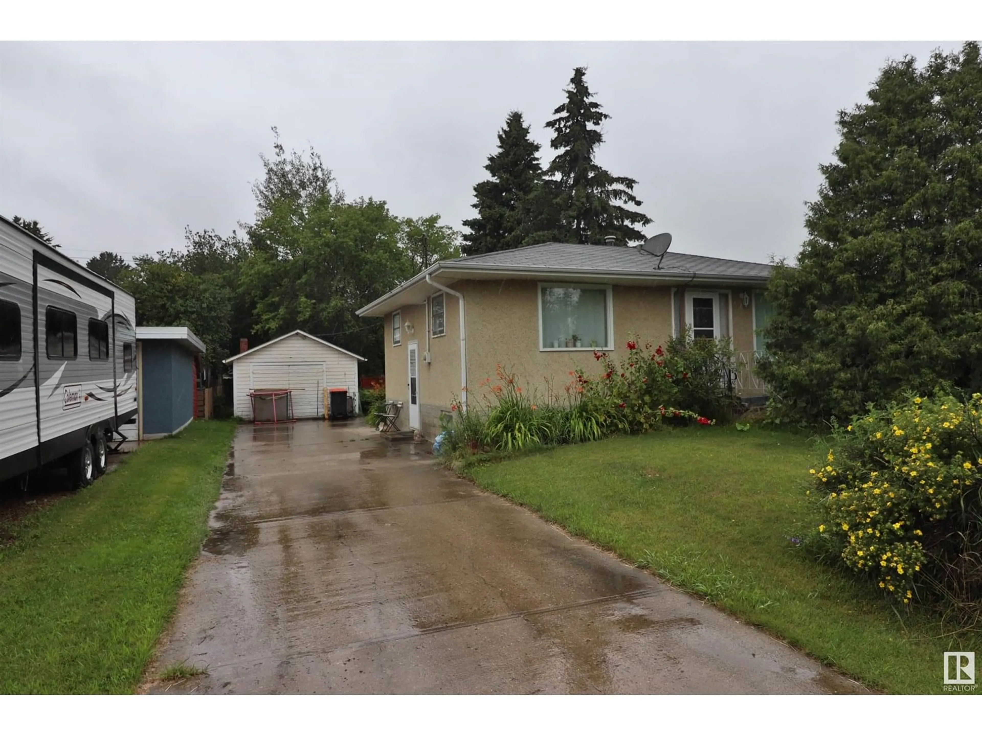 A pic from outside/outdoor area/front of a property/back of a property/a pic from drone, street for 4708 51 ST, Thorsby Alberta T0C2P0