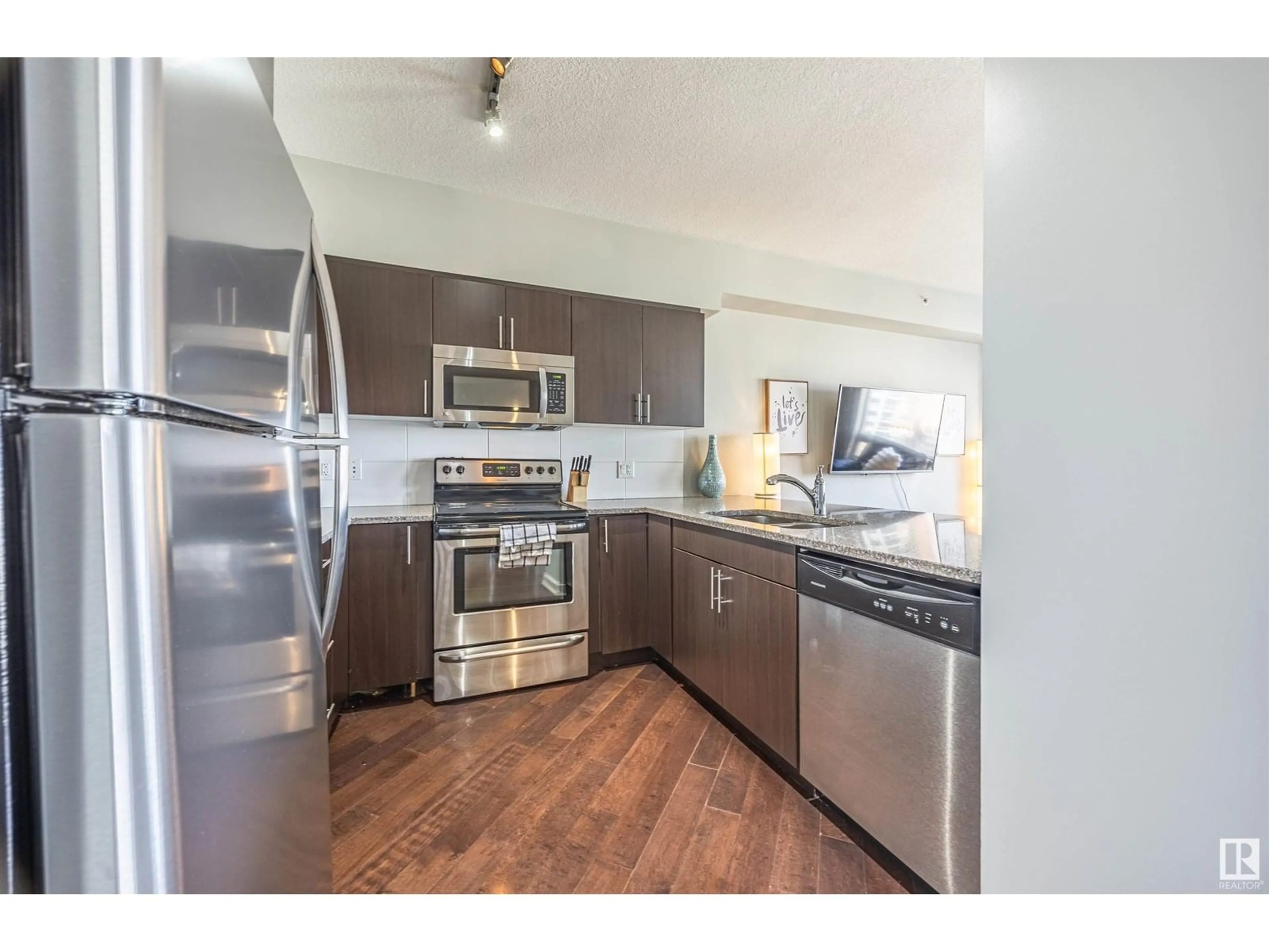 Standard kitchen, wood/laminate floor for 1201 104 ST NW, Edmonton Alberta T5J0B6
