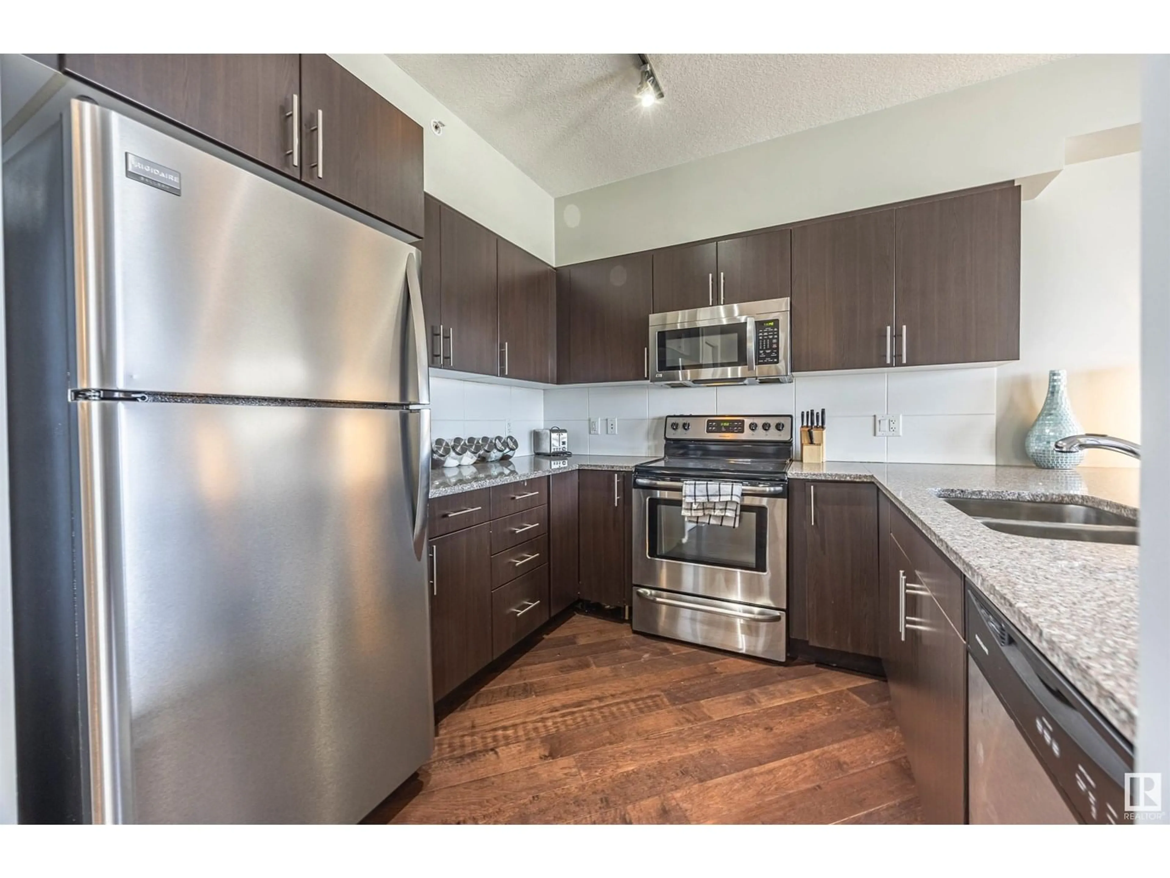 Standard kitchen, unknown for 1201 104 ST NW, Edmonton Alberta T5J0B6