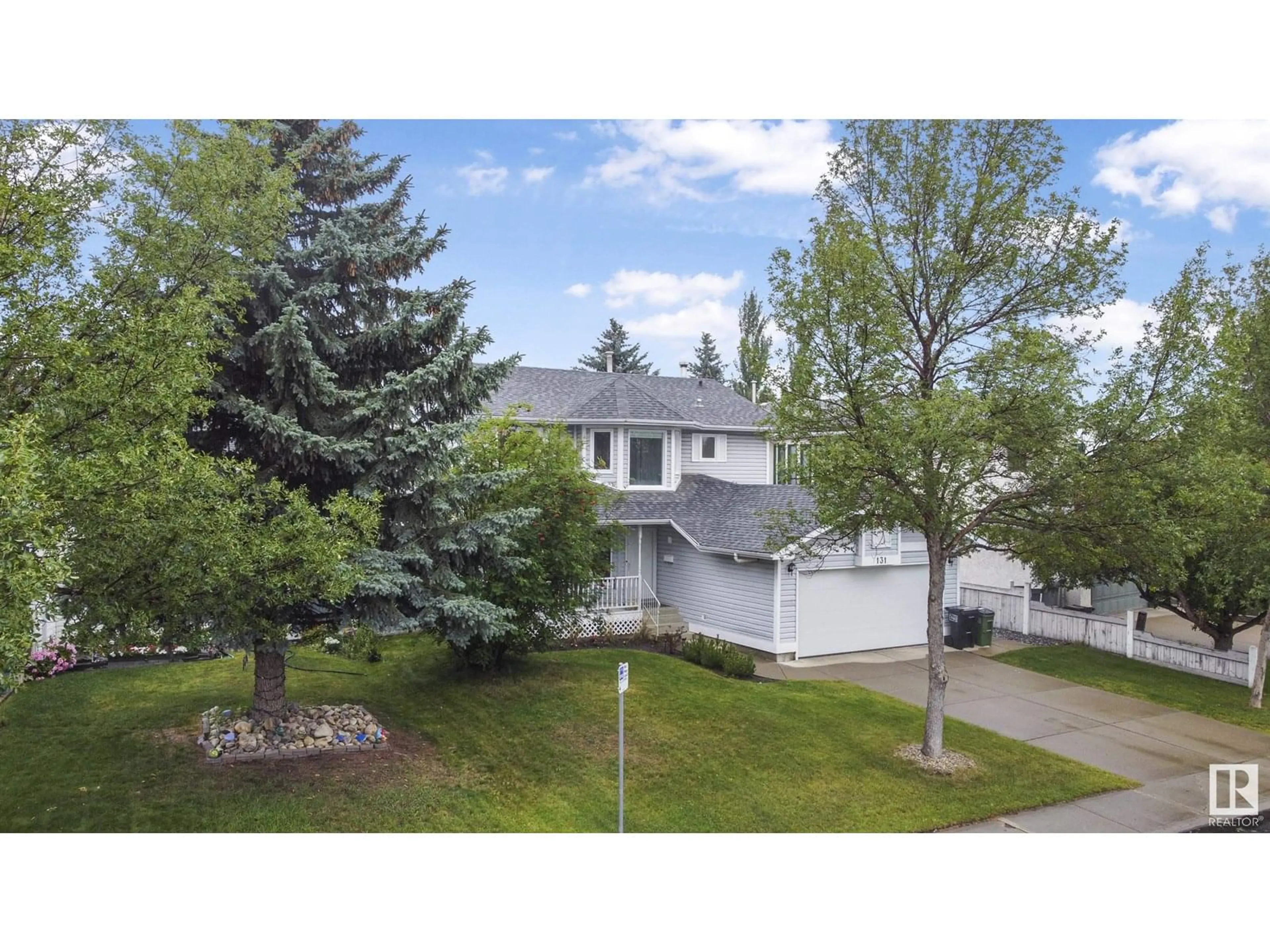 A pic from outside/outdoor area/front of a property/back of a property/a pic from drone, street for 131 ORMSBY RD, Edmonton Alberta T5T5T4