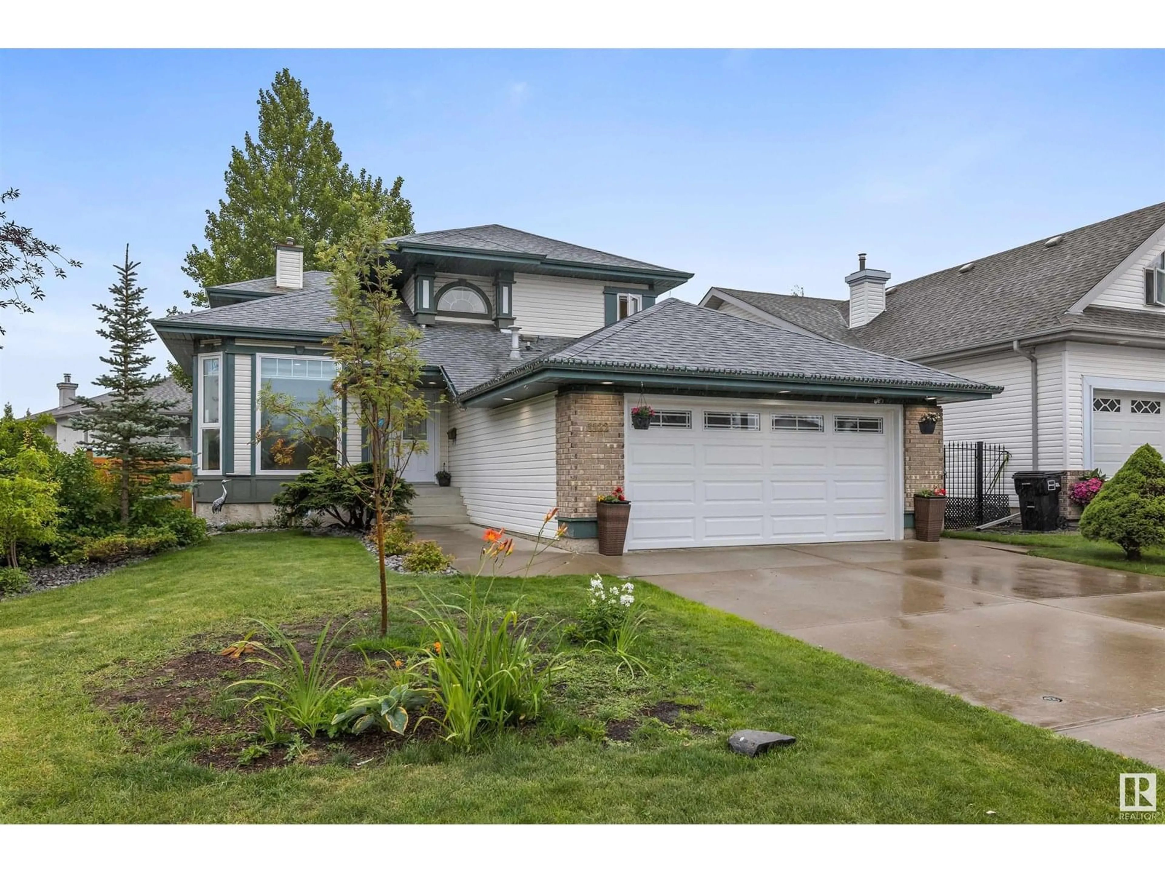 Home with vinyl exterior material, street for NW - 1122 116 ST, Edmonton Alberta T6J6X5