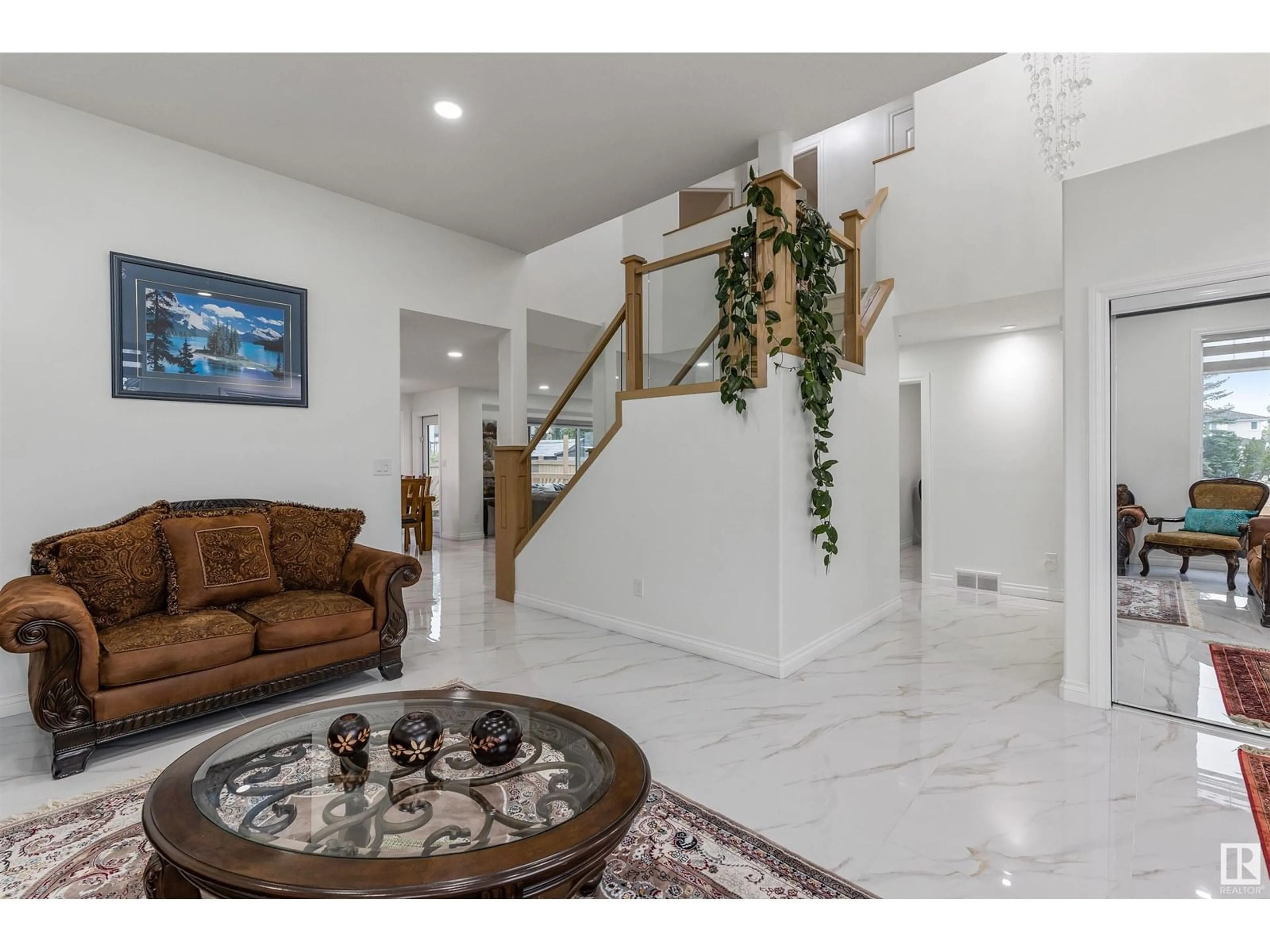 Indoor foyer for NW - 1122 116 ST, Edmonton Alberta T6J6X5