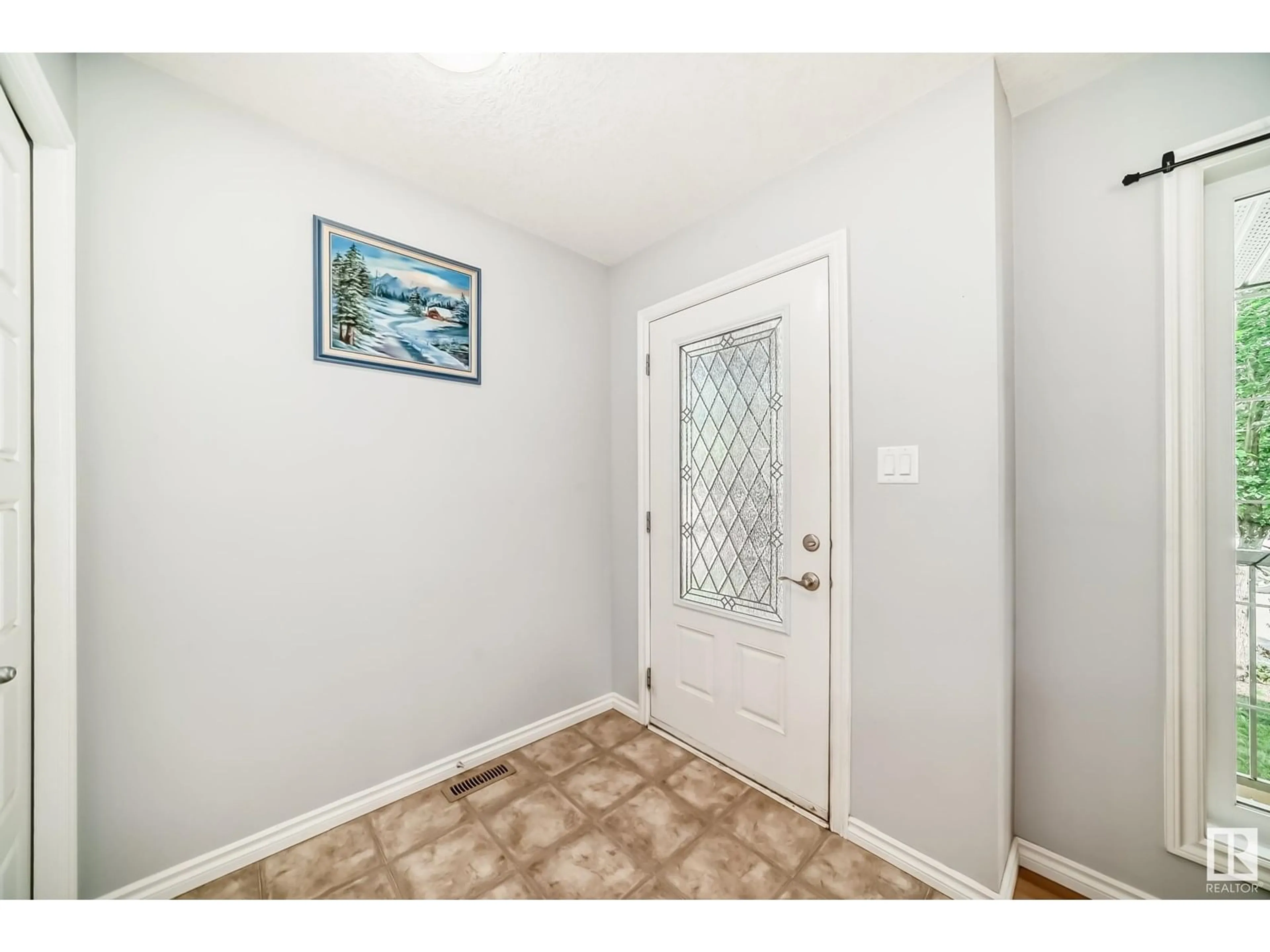 Indoor entryway for 8920 218 ST, Edmonton Alberta T5T4R8