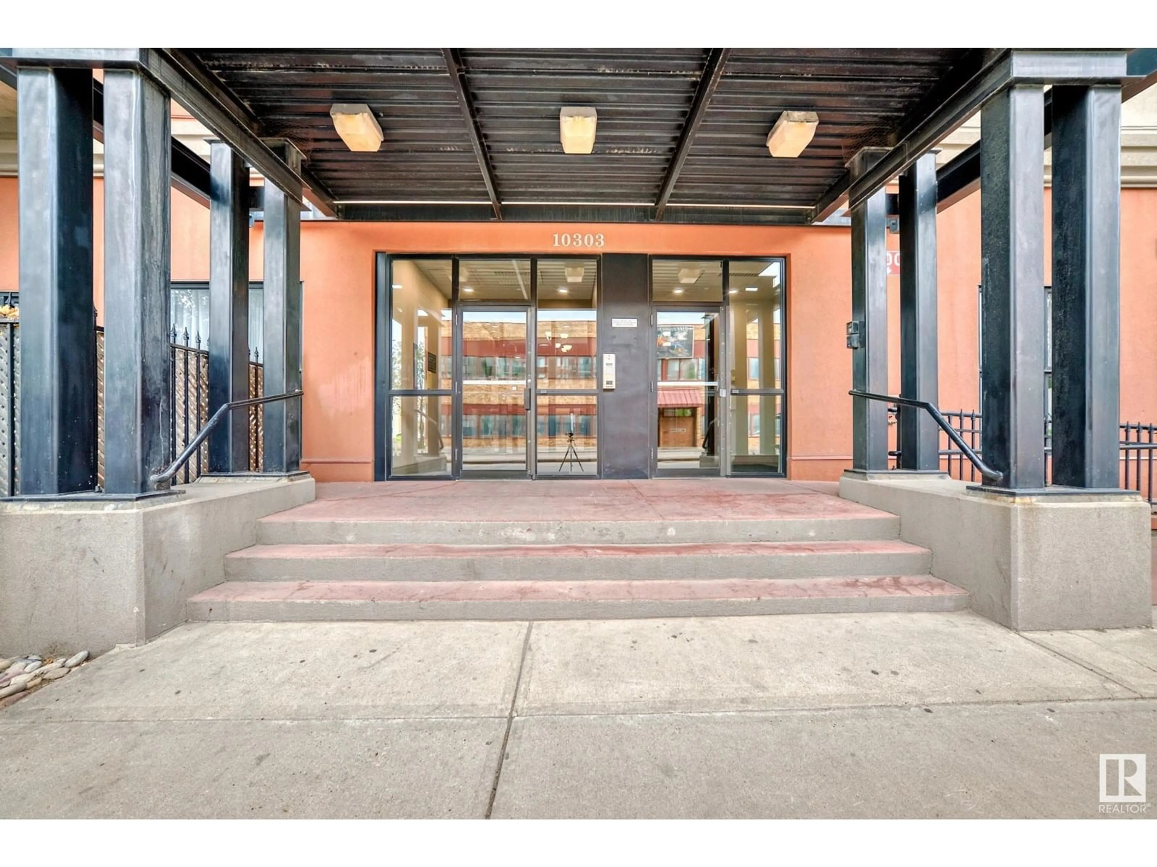 Indoor foyer for #304 - 10303 105 ST NW, Edmonton Alberta T5J5G3
