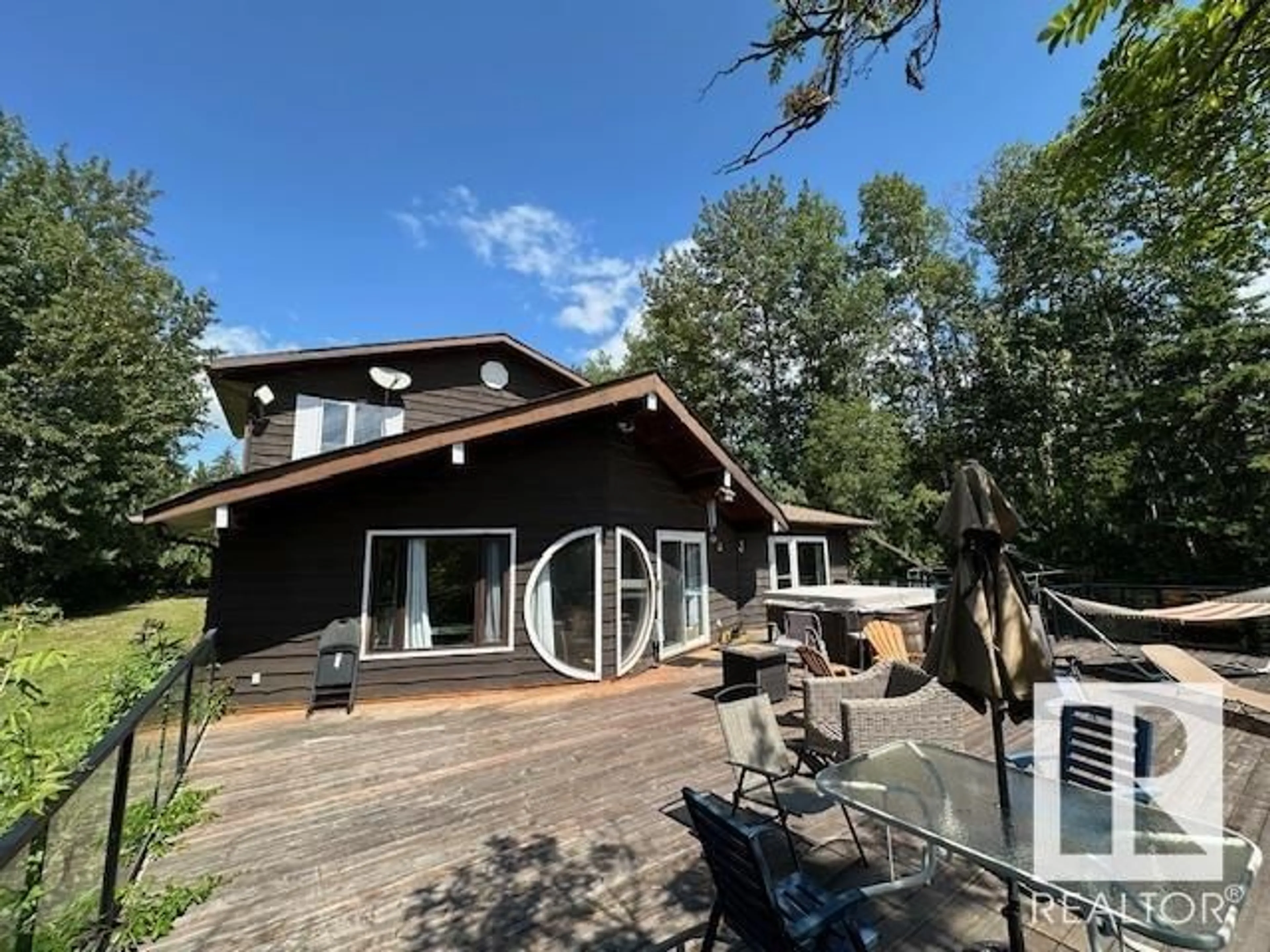 A pic from outside/outdoor area/front of a property/back of a property/a pic from drone, unknown for 609 55107 RGE ROAD 33, Rural Lac Ste. Anne County Alberta T0E1V0
