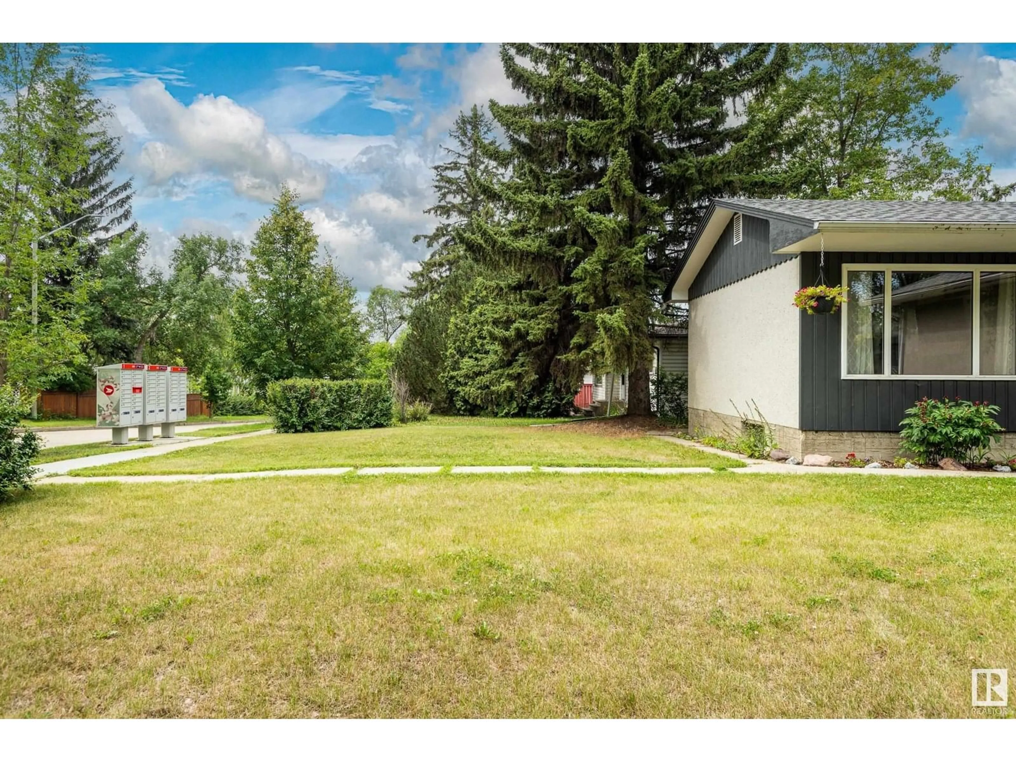 A pic from outside/outdoor area/front of a property/back of a property/a pic from drone, unknown for 56 SUNSET BV, St. Albert Alberta T8N0N8