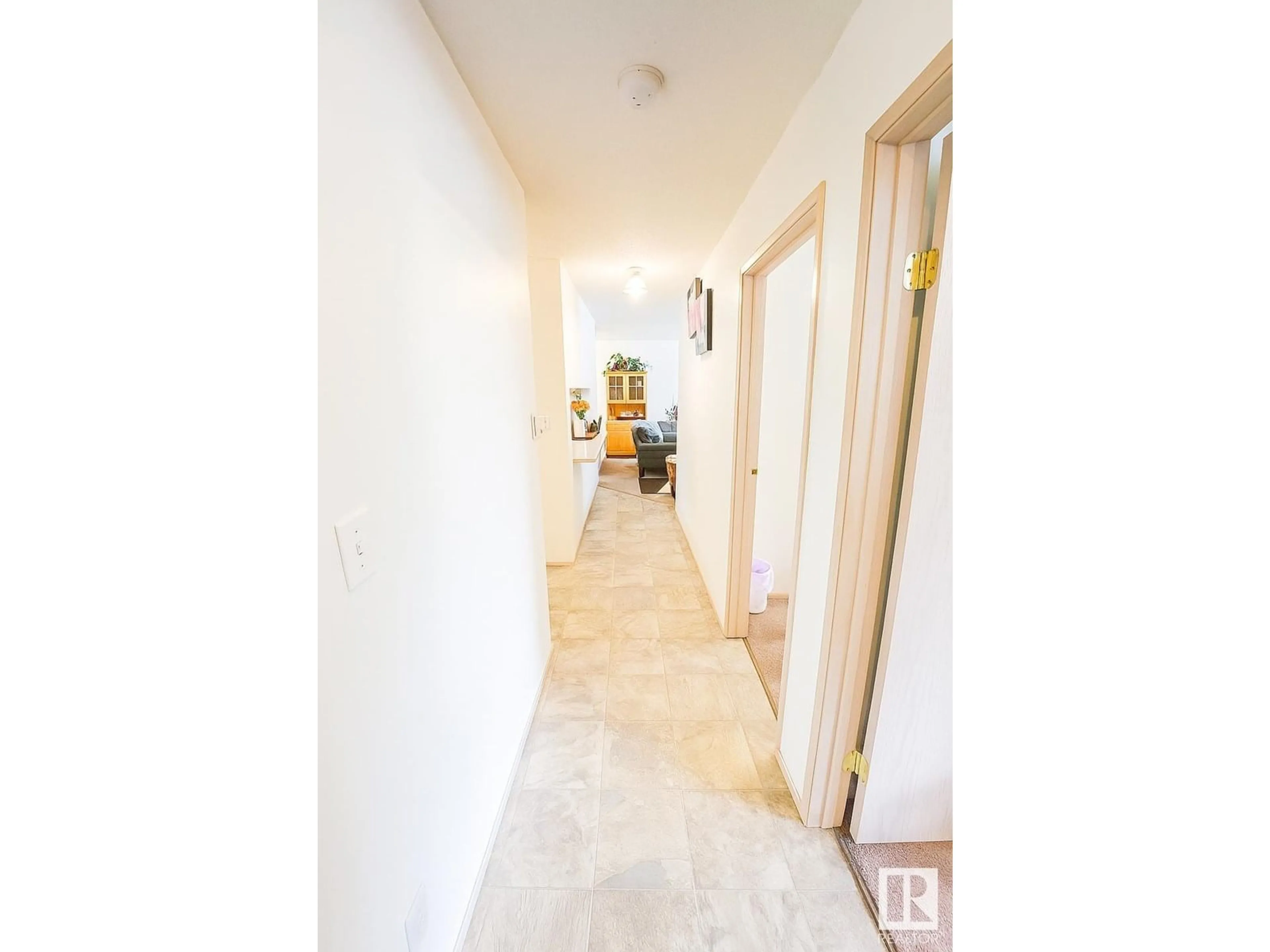 Indoor foyer for #204 - 4220 139 AV, Edmonton Alberta T5Y2Y2