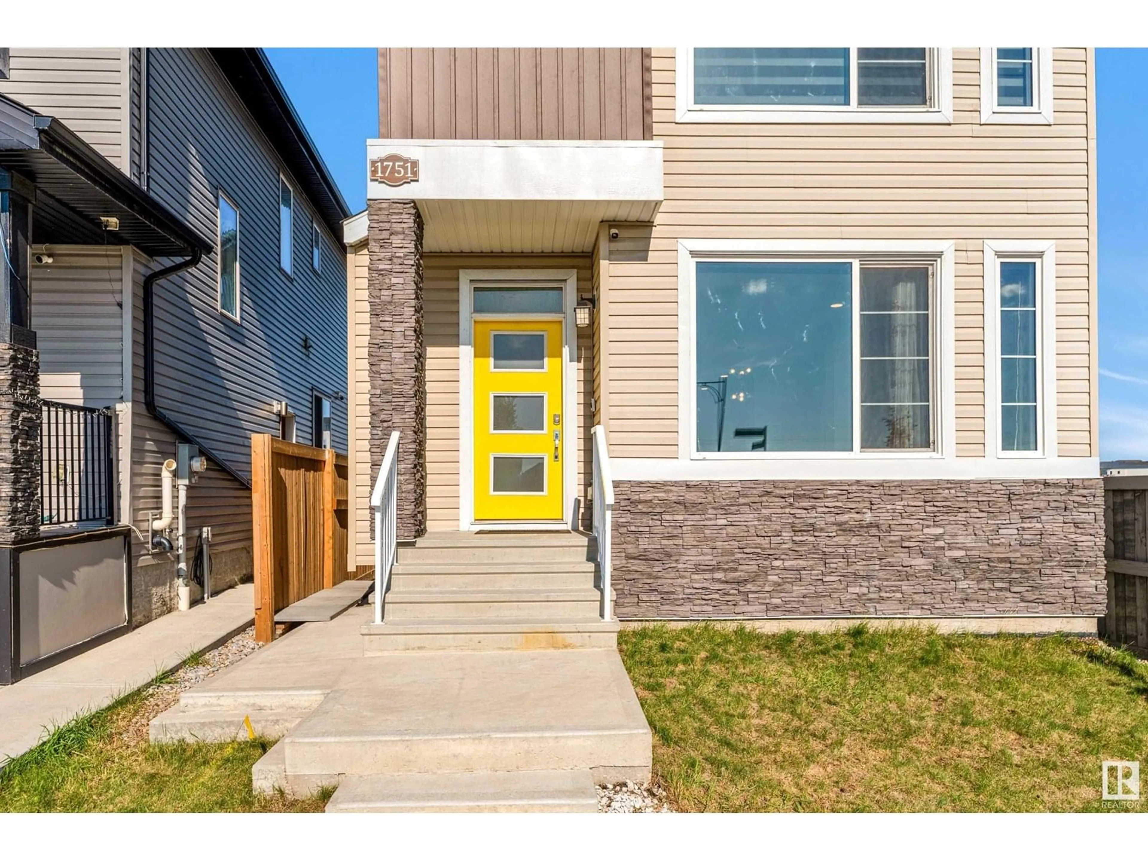 Unknown for 1751 24 ST, Edmonton Alberta T6T2G7