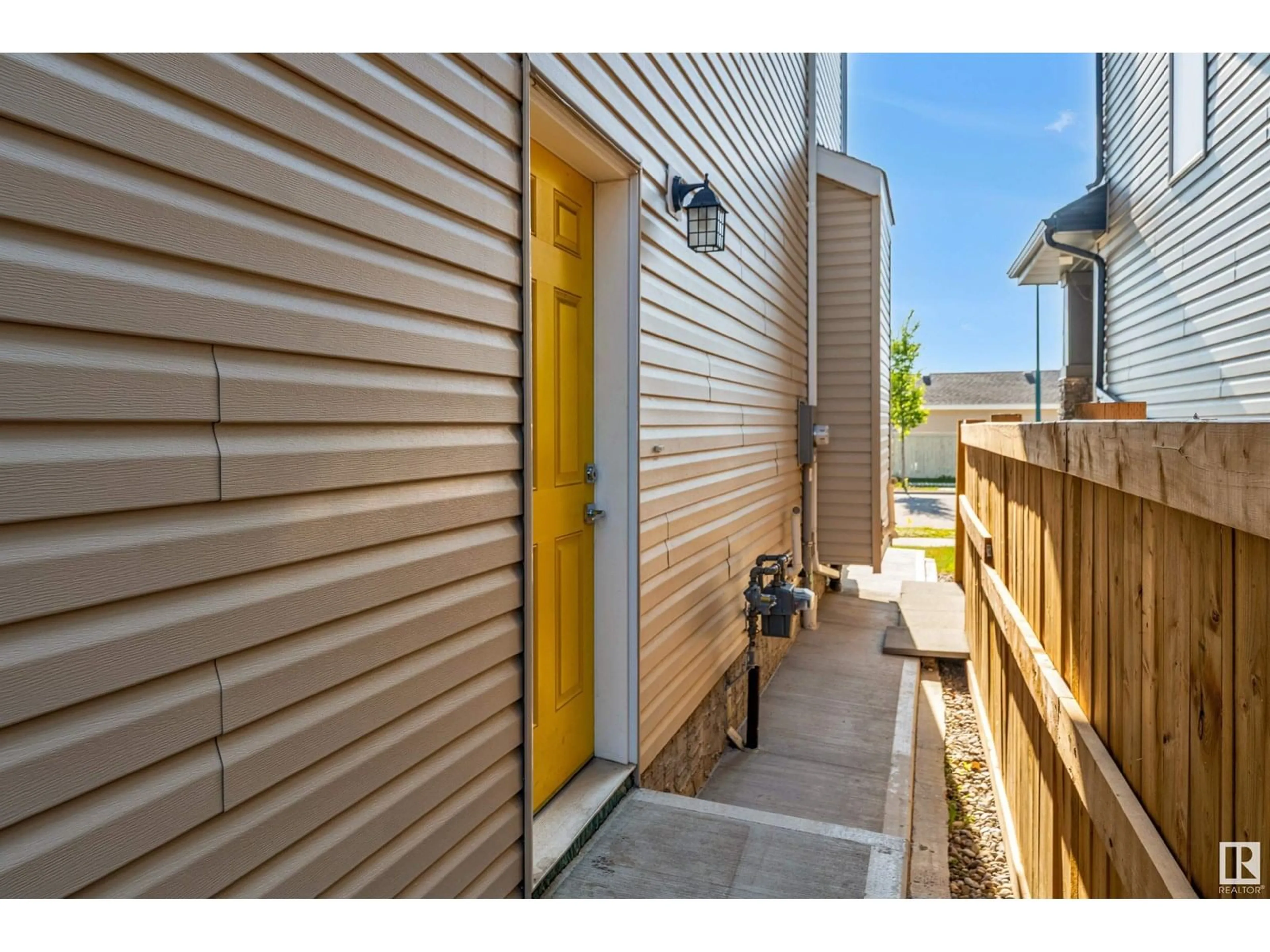 Unknown for 1751 24 ST, Edmonton Alberta T6T2G7