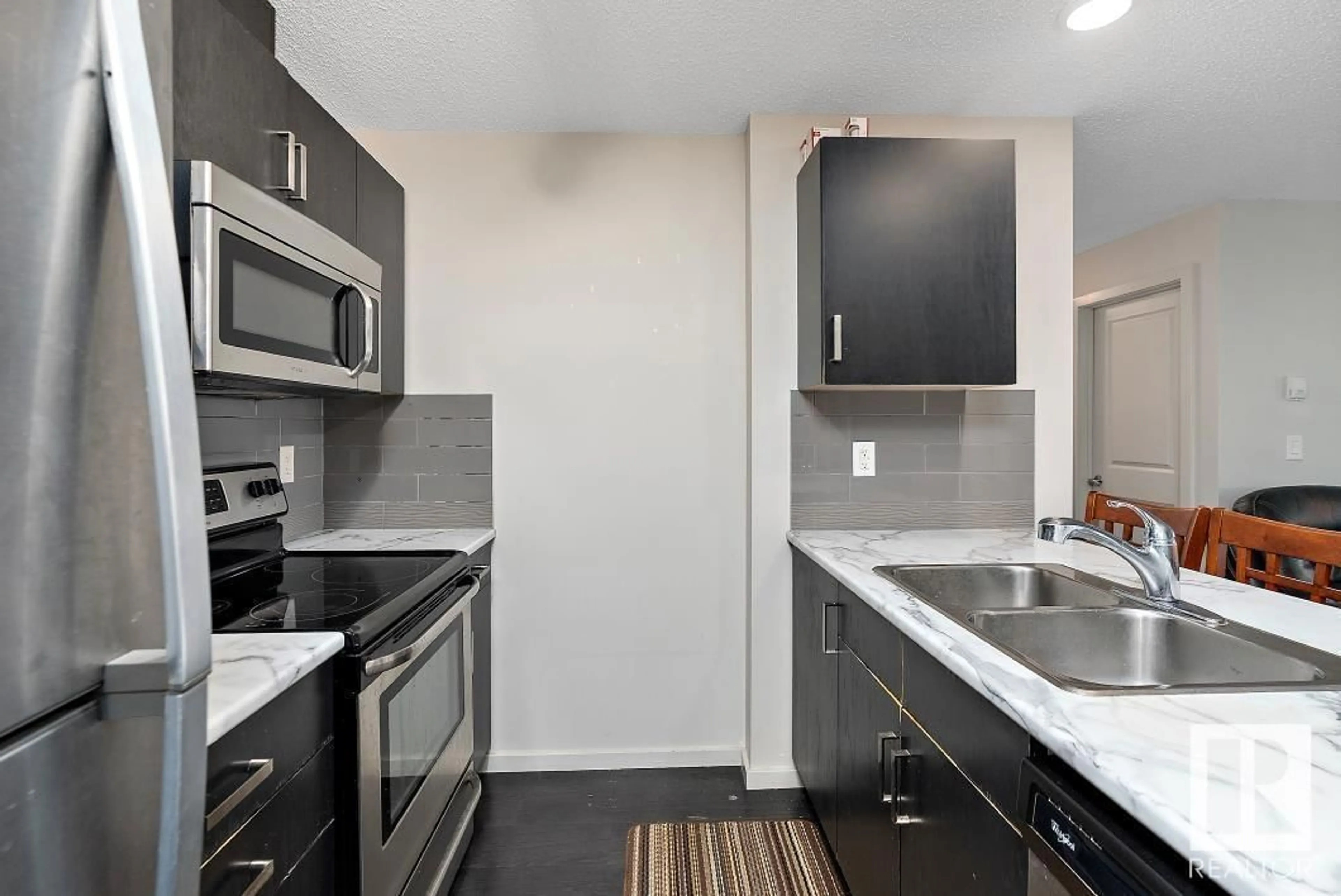 Standard kitchen, unknown for 227 5515 7 AV SW, Edmonton Alberta T6X2A8